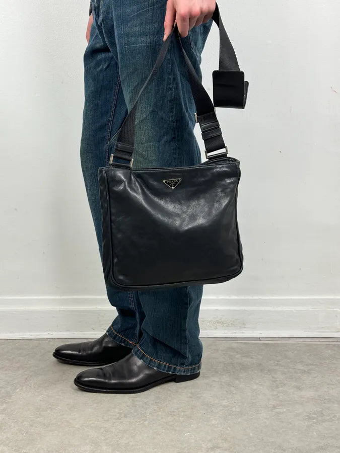 2010s Prada Black Leather Minimalist Shoulder Bag XDrkNmi 1