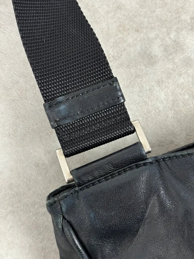 2010s Prada Black Leather Minimalist Shoulder Bag XDrkNmi 14