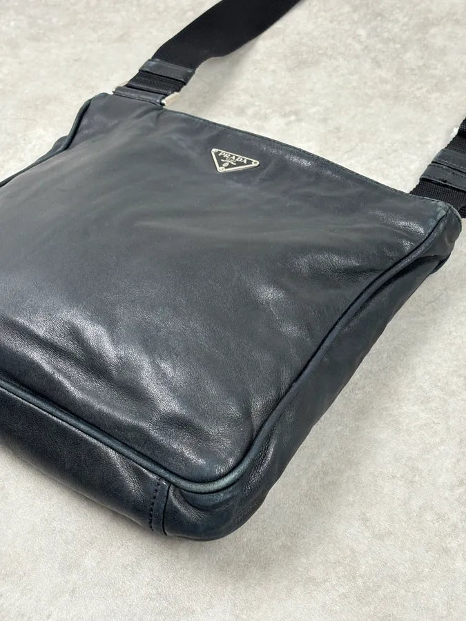 2010s Prada Black Leather Minimalist Shoulder Bag XDrkNmi 10