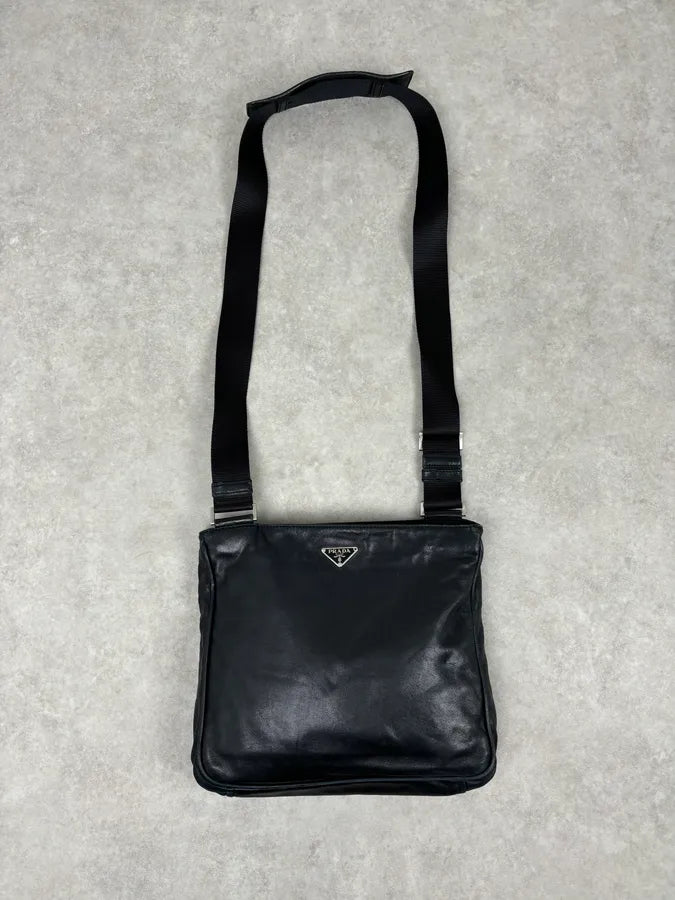 2010s Prada Black Leather Minimalist Shoulder Bag XDrkNmi 0