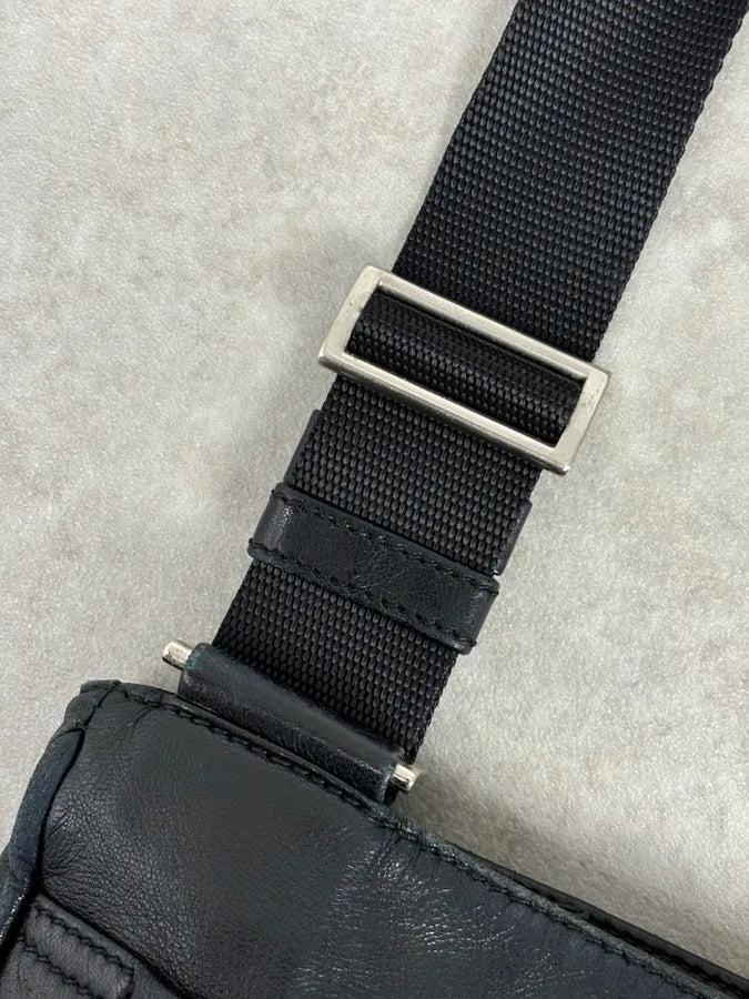 2010s Prada Black Leather Minimalist Shoulder Bag XDrkNmi 4