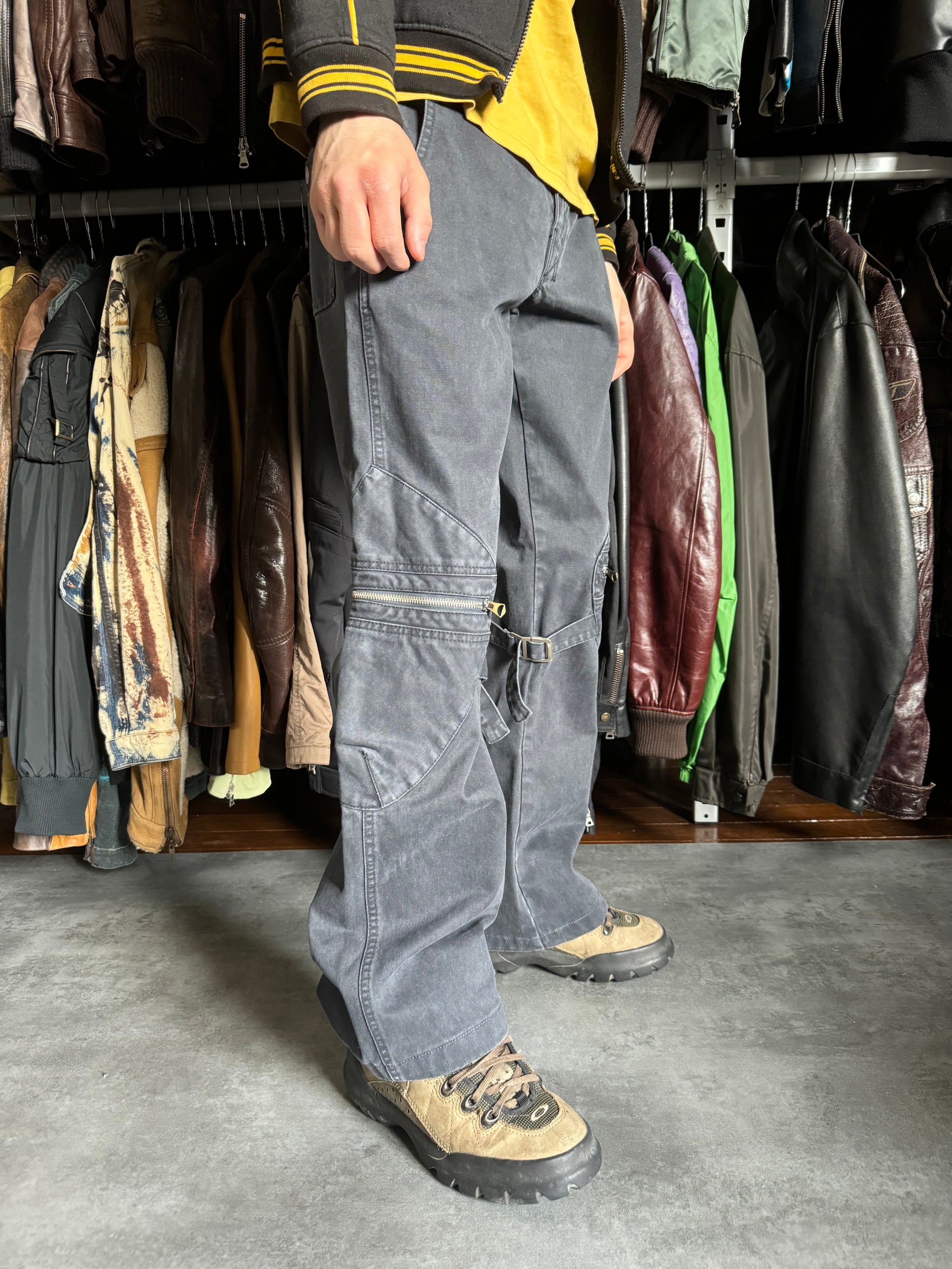 2000s Armani Grey Bondage Cargo Pants (M) - 5