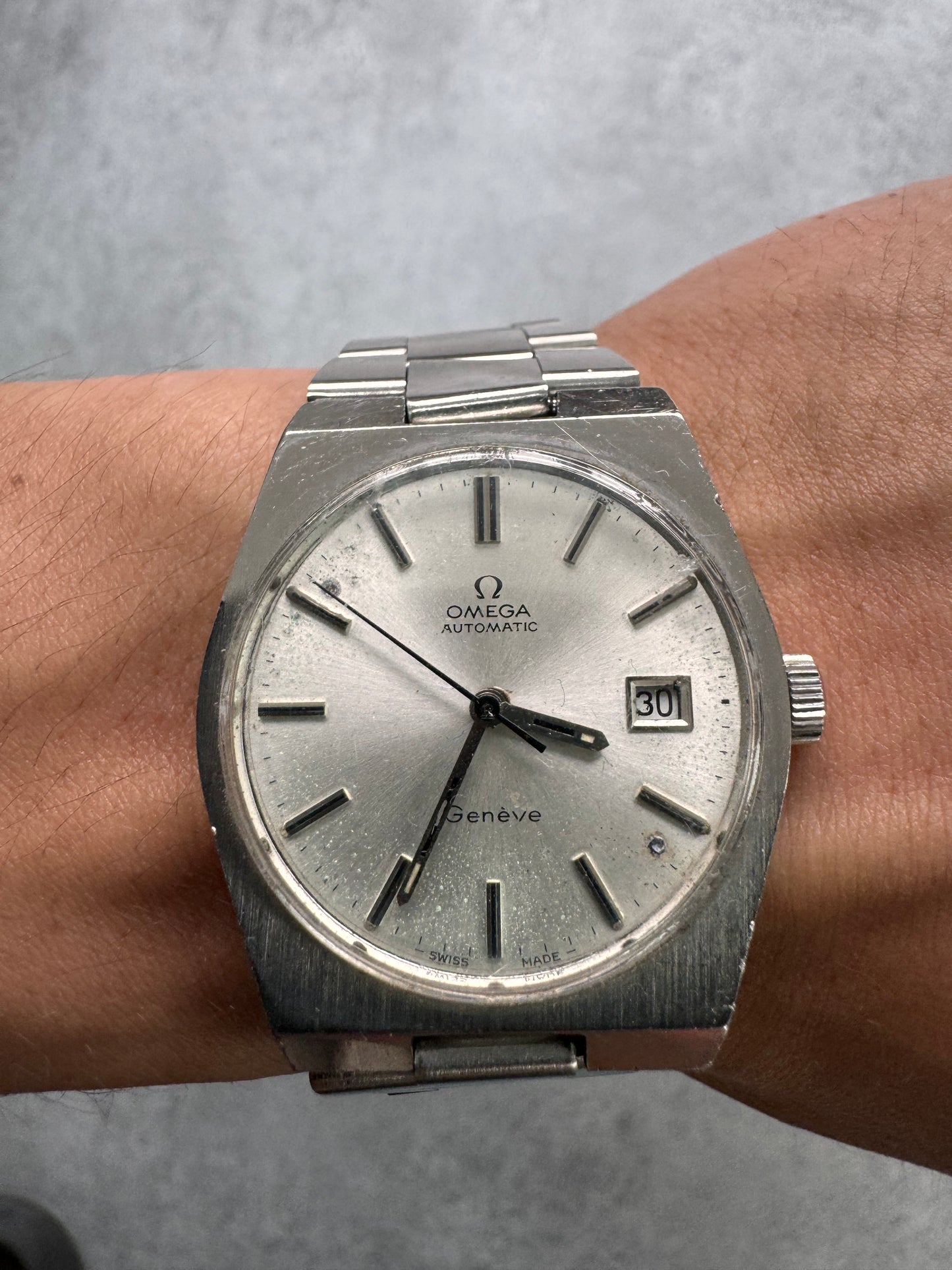 1972 Omega Genève Automatic Date Grey Dial 166.099 Watch (OS)