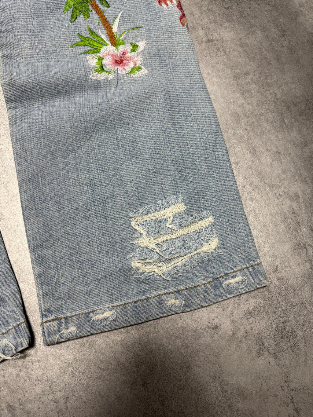 SS2006 Dolce & Gabbana Haiwai Honolulu Embroideries Distressed Denim Jeans