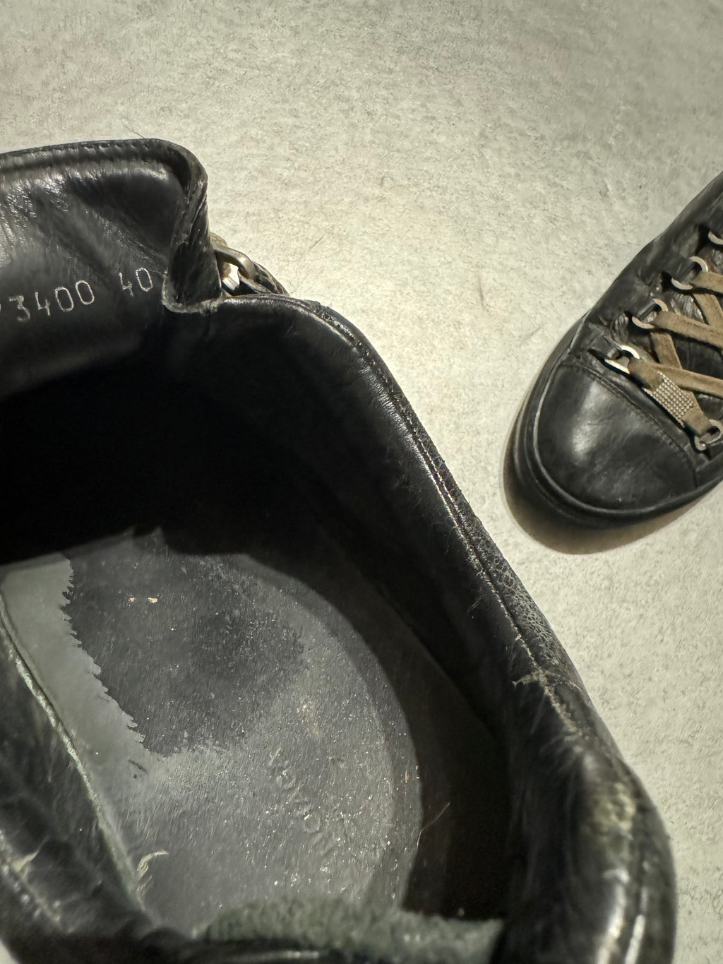 Balenciaga Arena Black Cracked Low Leather Sneakers (41) - 7