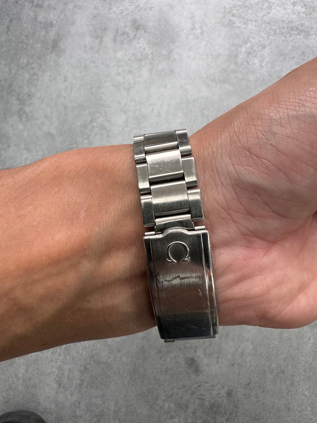 1972 Omega Genève Automatic Date Grey Dial 166.099 Watch (OS)