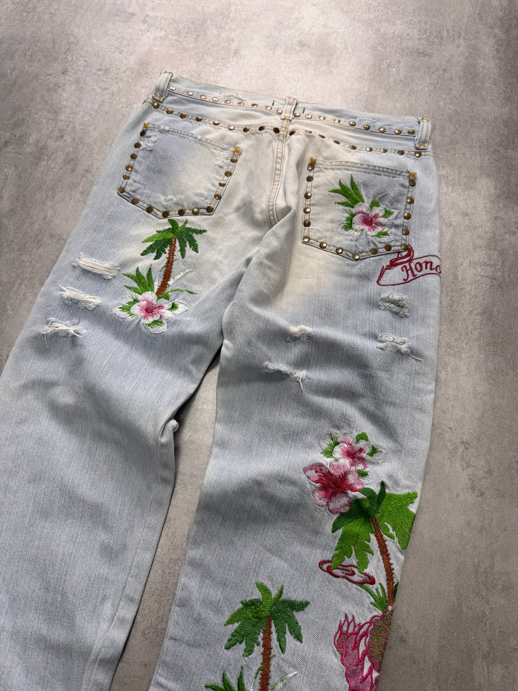 SS2006 Dolce & Gabbana Haiwai Honolulu Embroideries Distressed Denim Jeans