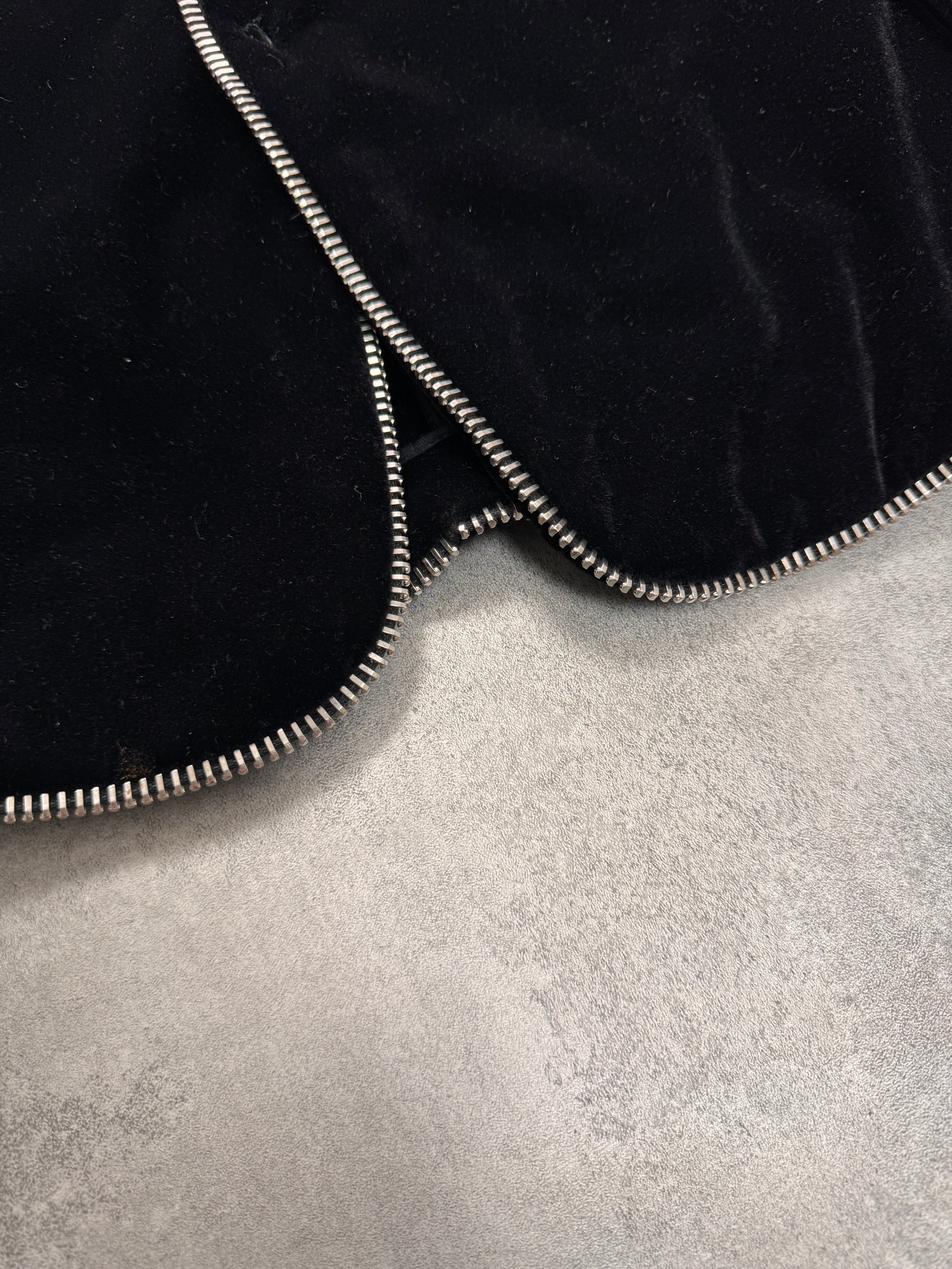 エンポリオ アルマーニ クラス ブラック ベルベット ジップ ジャケット (M/L)