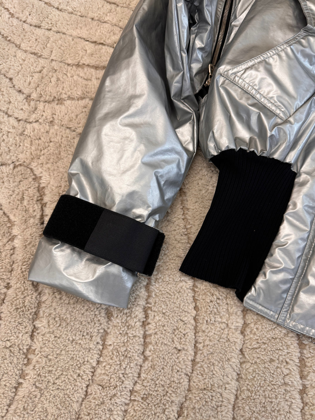 FW2003 Dolce & Gabbana Silver Cropped Zip Puffer Jacket (XS)