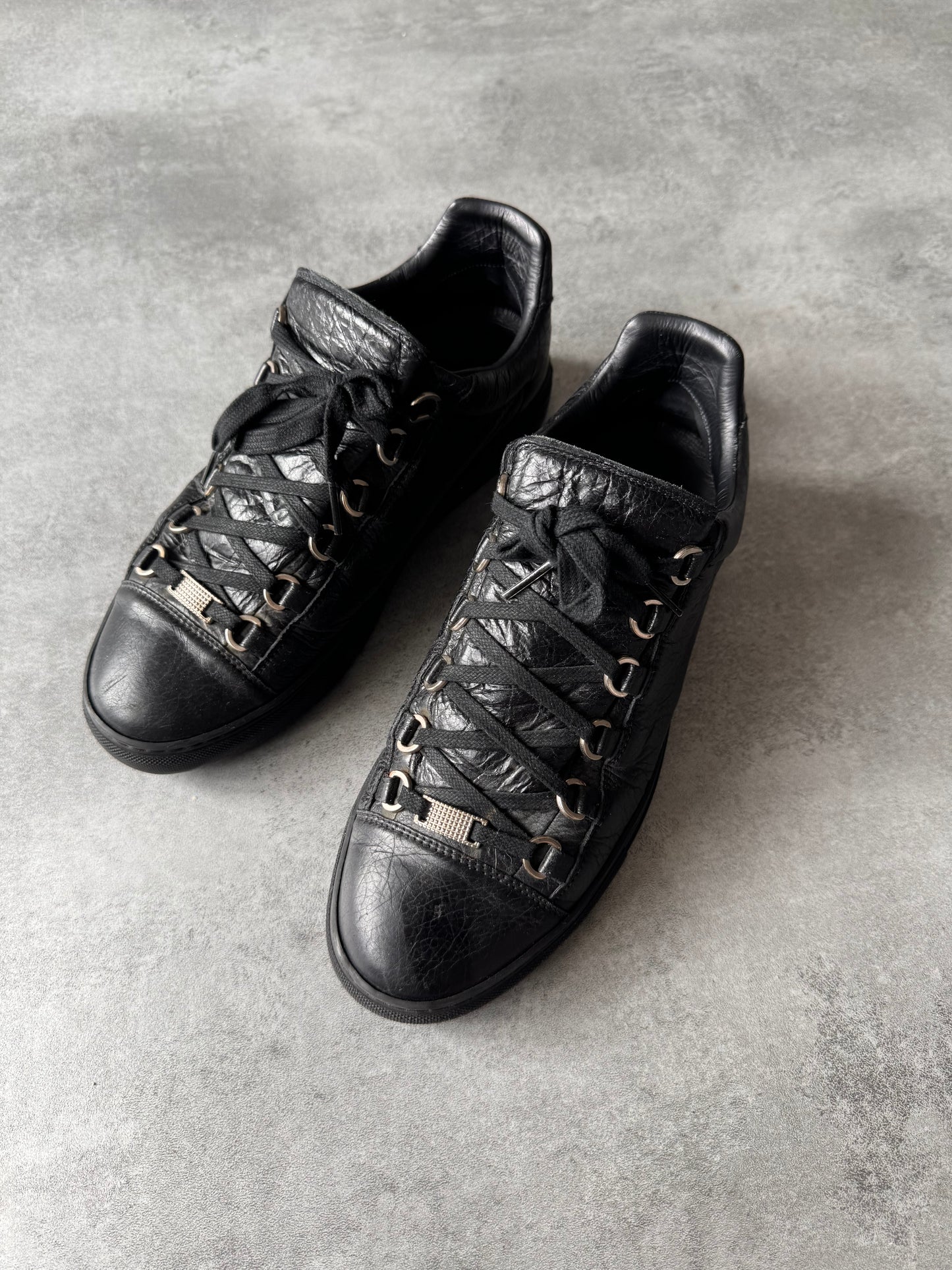 Balenciaga Arena Low Black Cracked Leather Sneakers (41eu/us8)