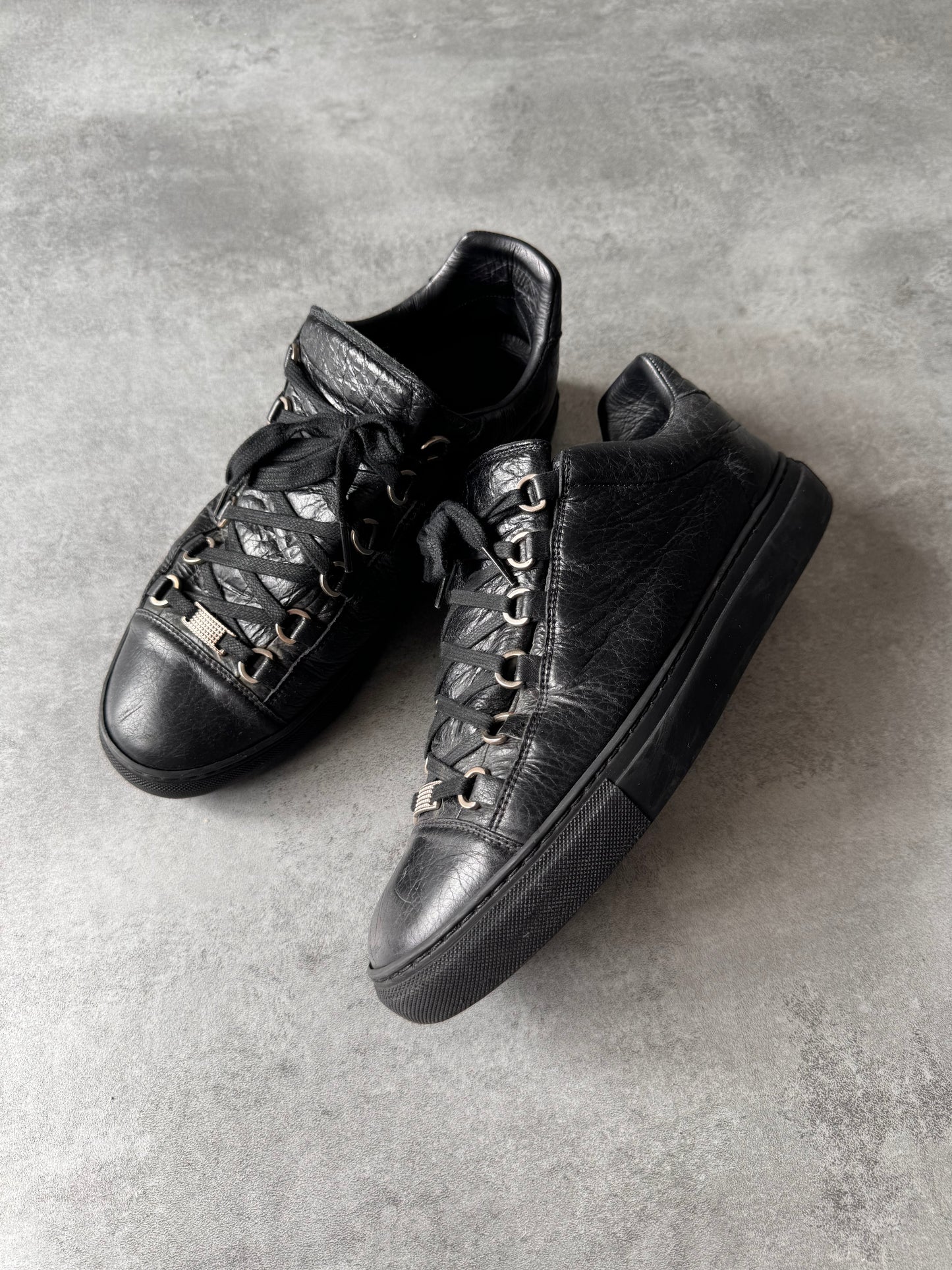 Balenciaga Arena Low Black Cracked Leather Sneakers (41eu/us8)