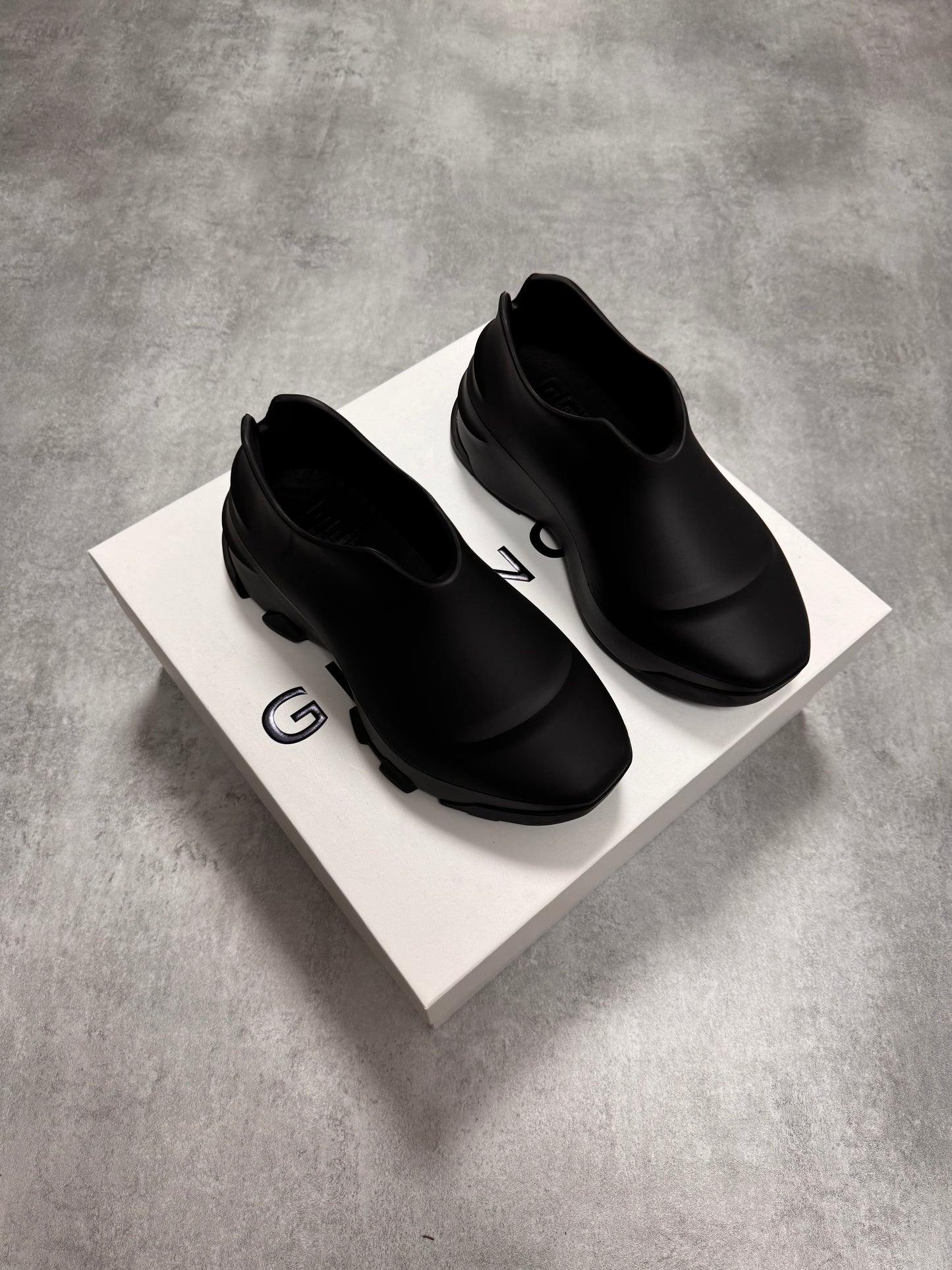 Givenchy Black Mallow Rubber Sneakers (42eu/us8,5)