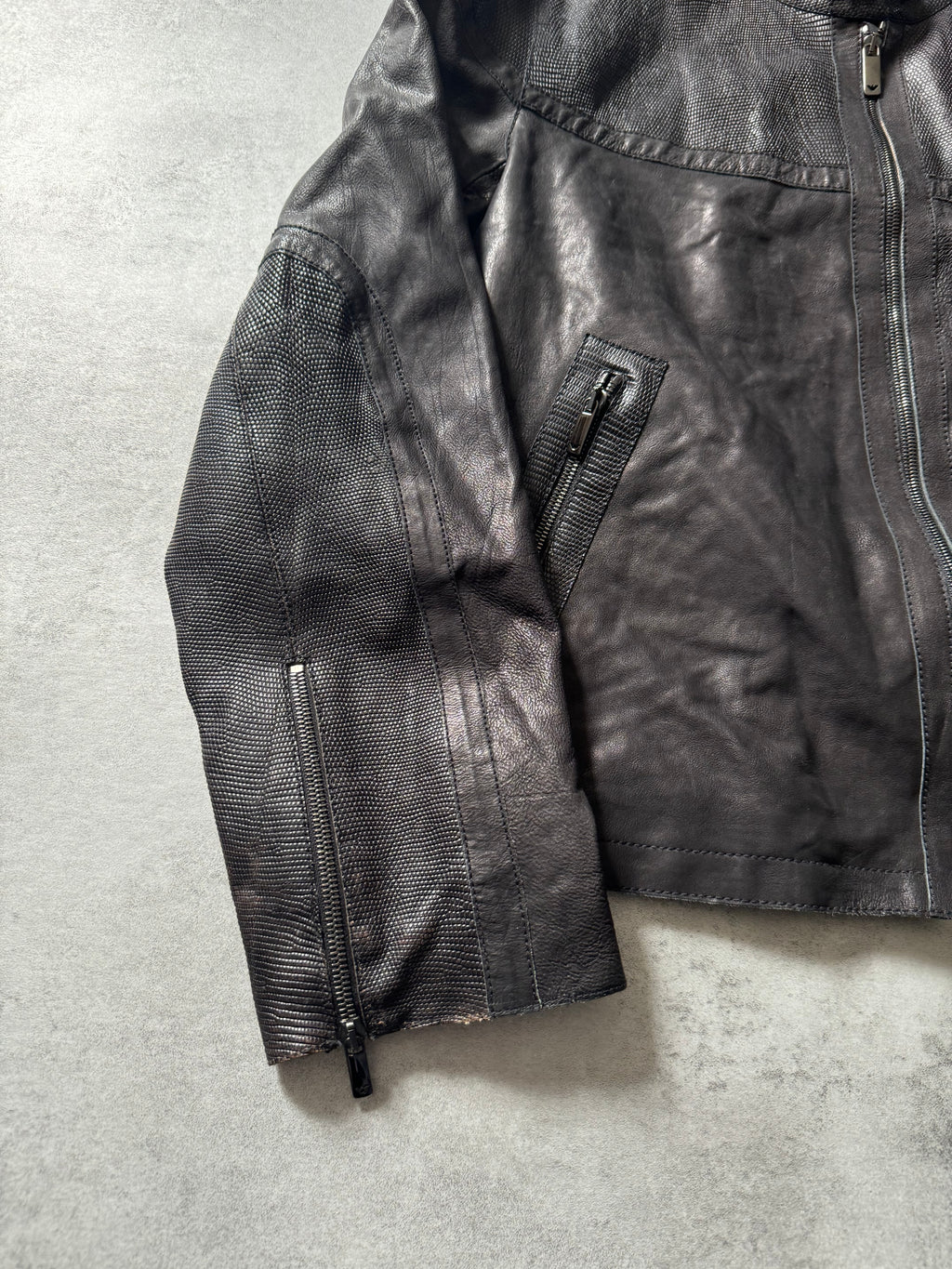 ジャケット・アウター AW2005 EMPORIO ARMANI CRACKED LETHER JKT AW2005 Emporio Armani Cracked Biker Leather Jacket – Dolce Vita Hub