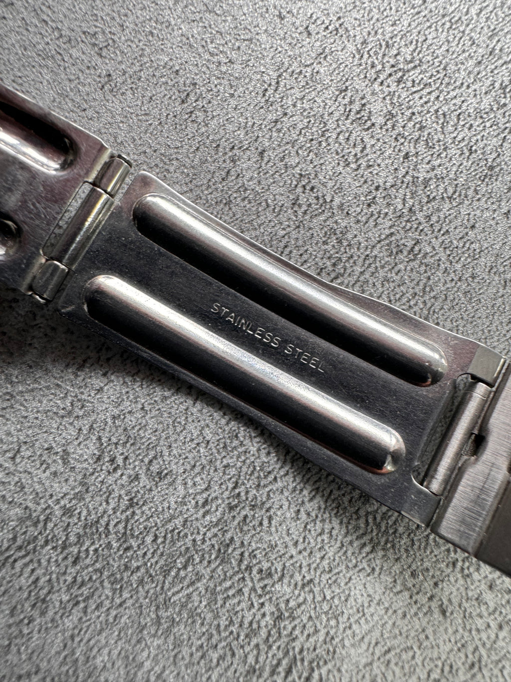 Jaeger-LeCoultre Stripes Golden Date Quartz Watch (OS)