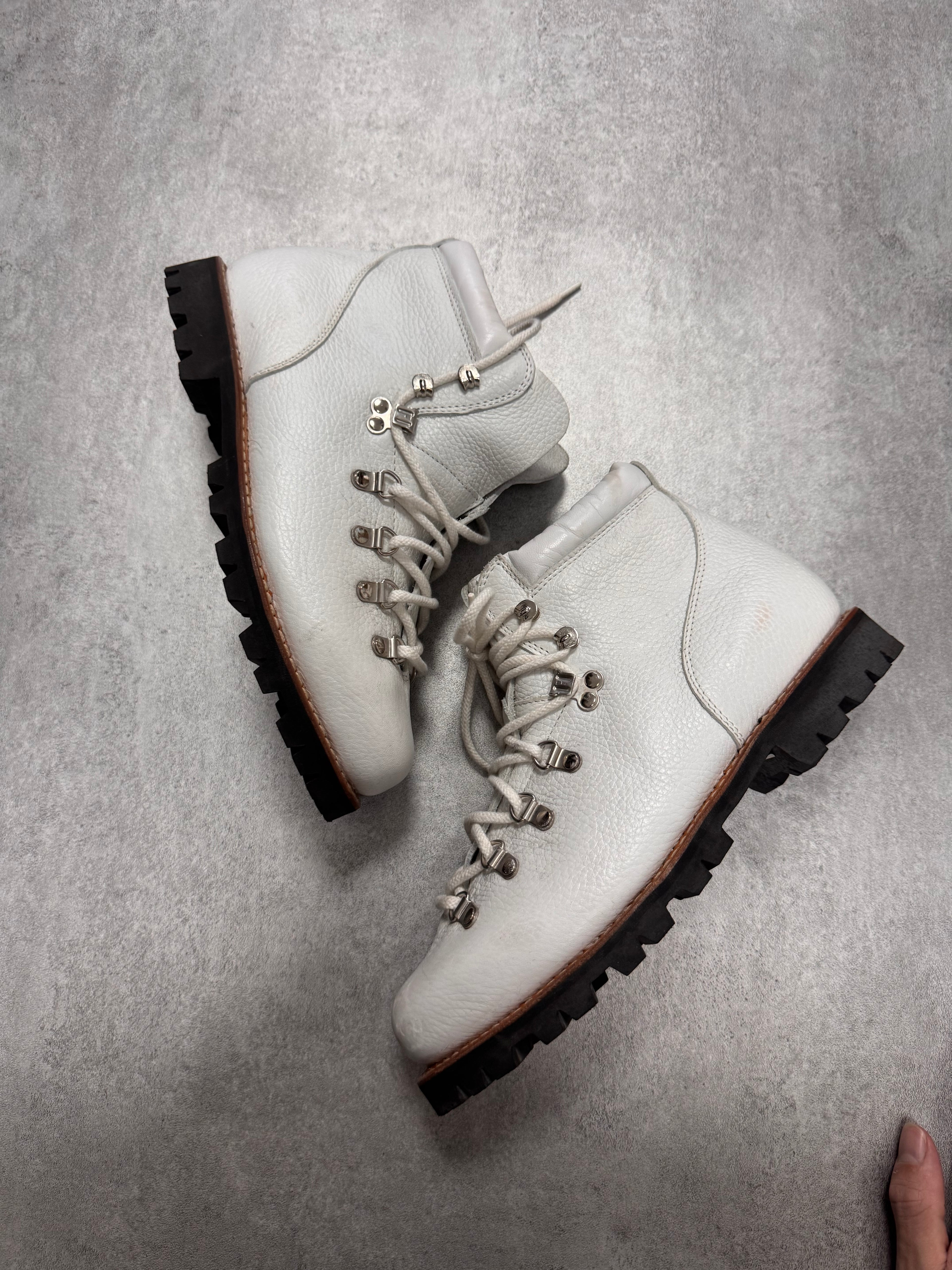 Paraboot Avoriaz Hiking White Grained Leather Boots