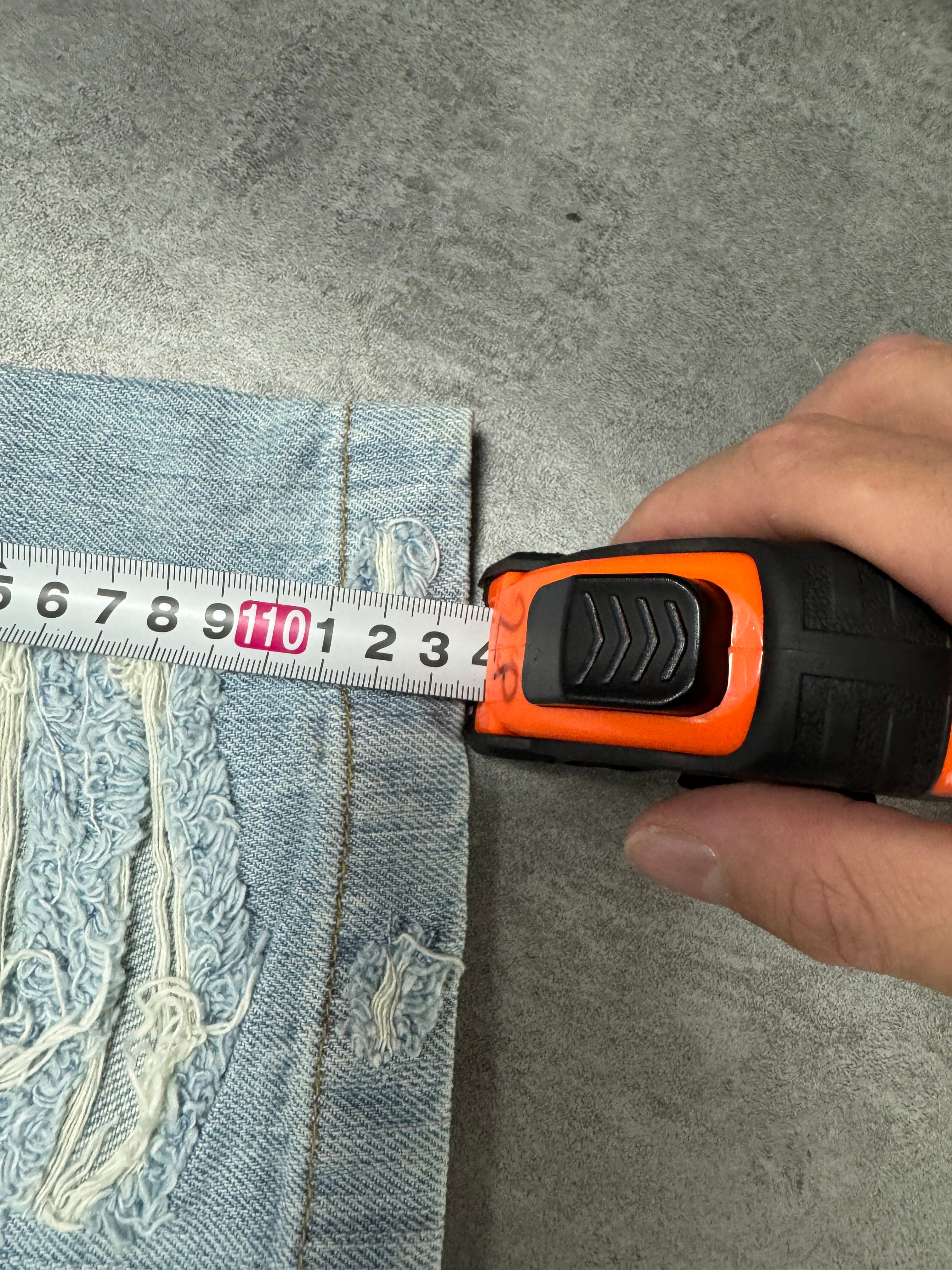 SS2006 Dolce & Gabbana Haiwai Honolulu Embroideries Distressed Denim Jeans