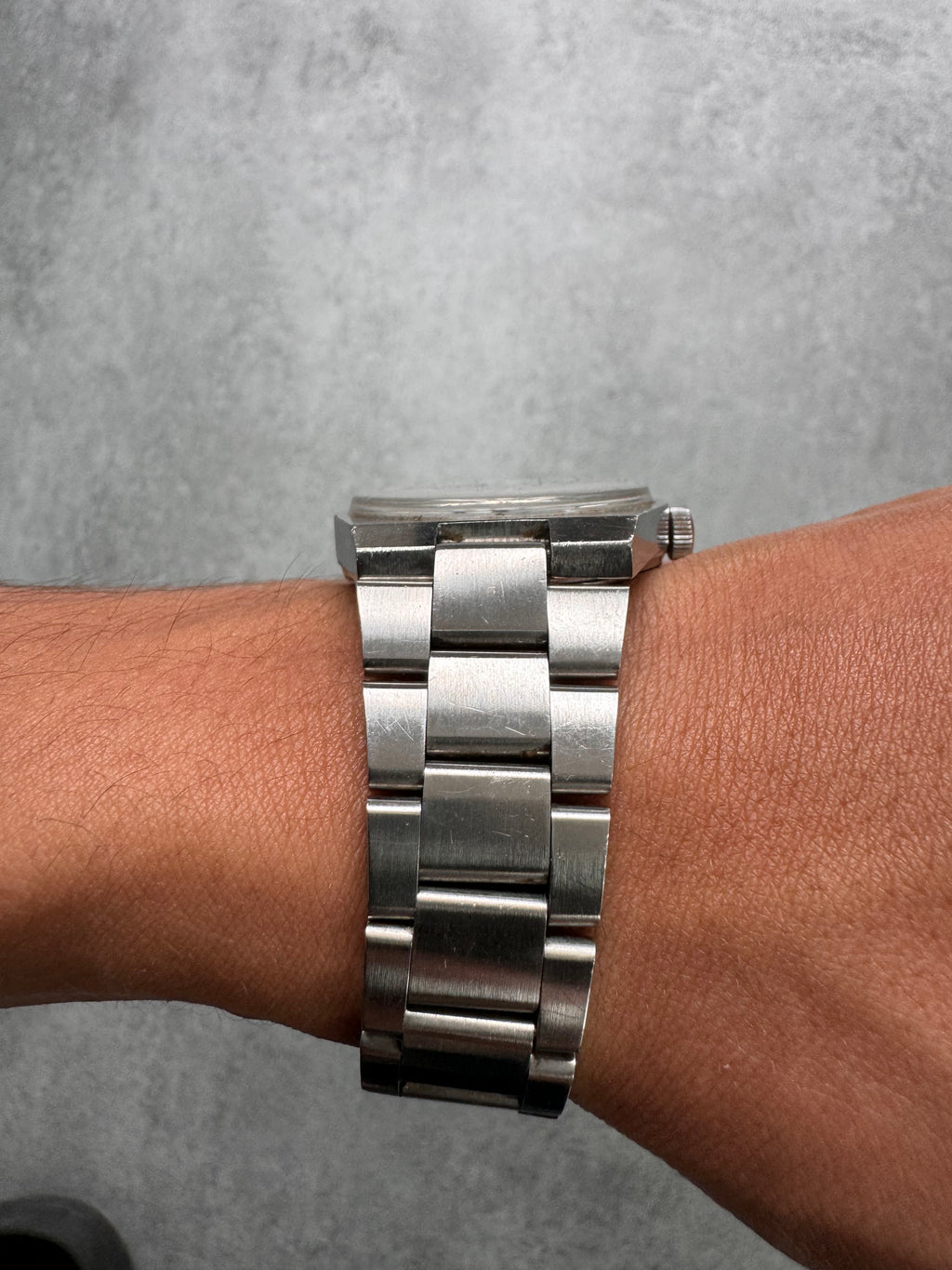 1972 Omega Genève Automatic Date Grey Dial 166.099 Watch (OS)