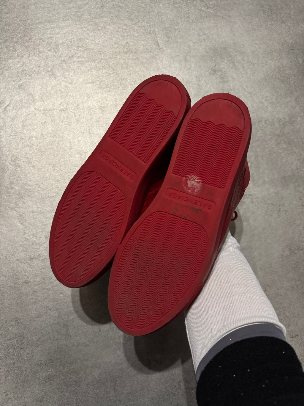 Balenciaga Arena Red High Top Leather Sneakers (41,5eu/us8)