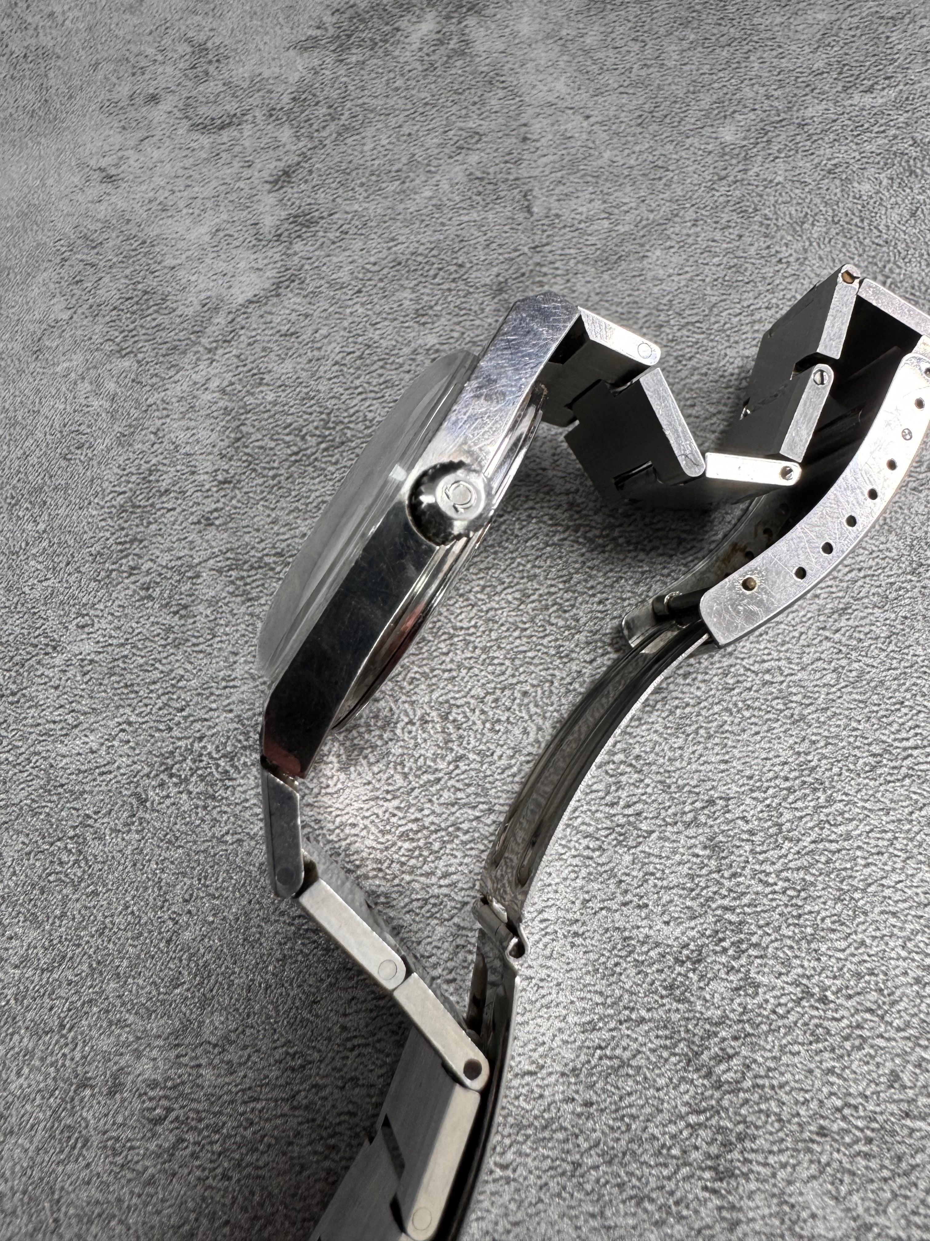 1972 Omega Genève Manual Date Grey Dial 136.0500 Watch (OS)