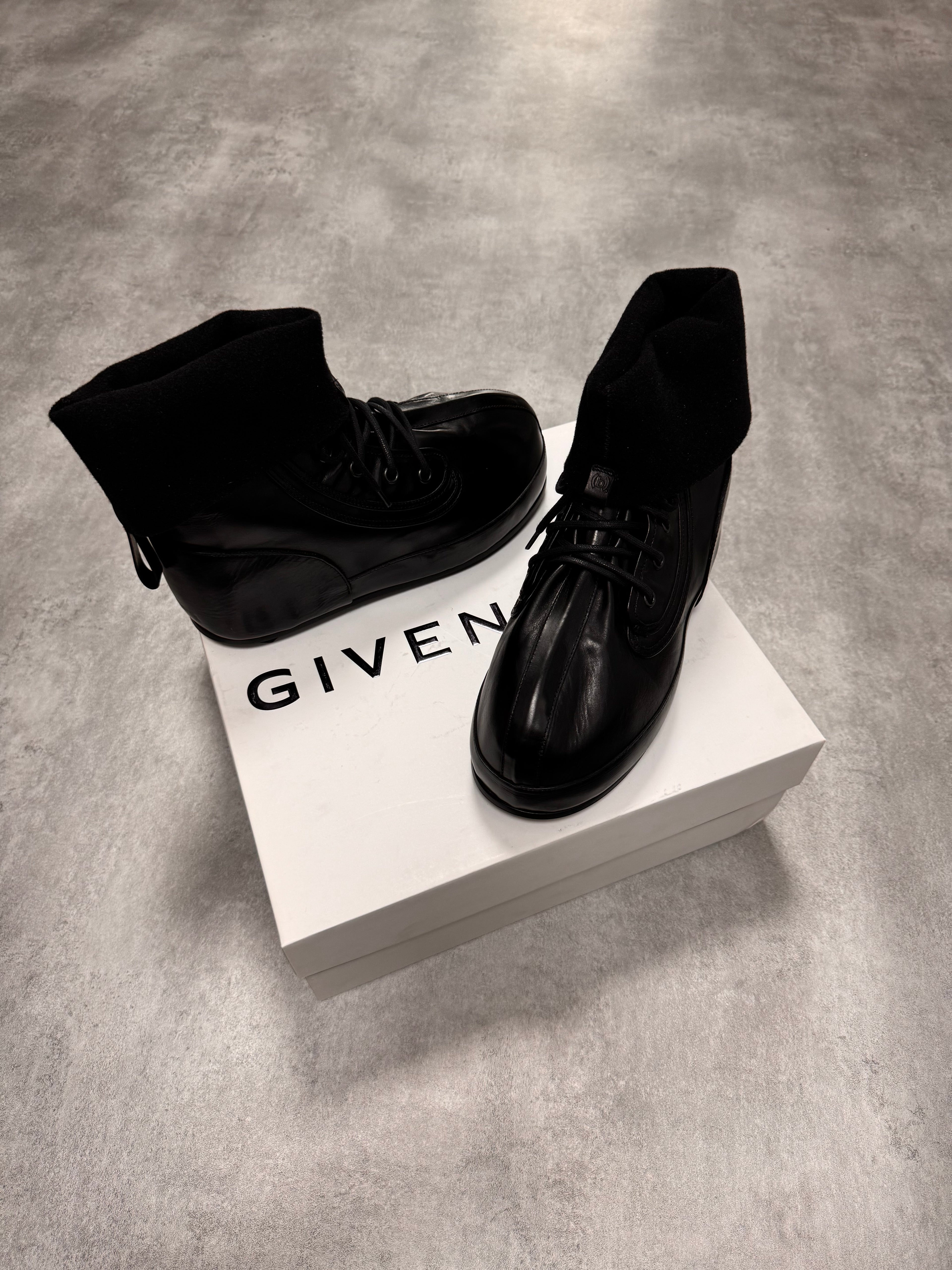 Givenchy (B).STROY Bunny Black Calf Leather Ankle Boots