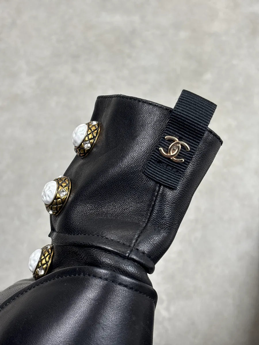 2000s Chanel Black Leather Quilted Pearl-Button Boots BzeFOjLM 9