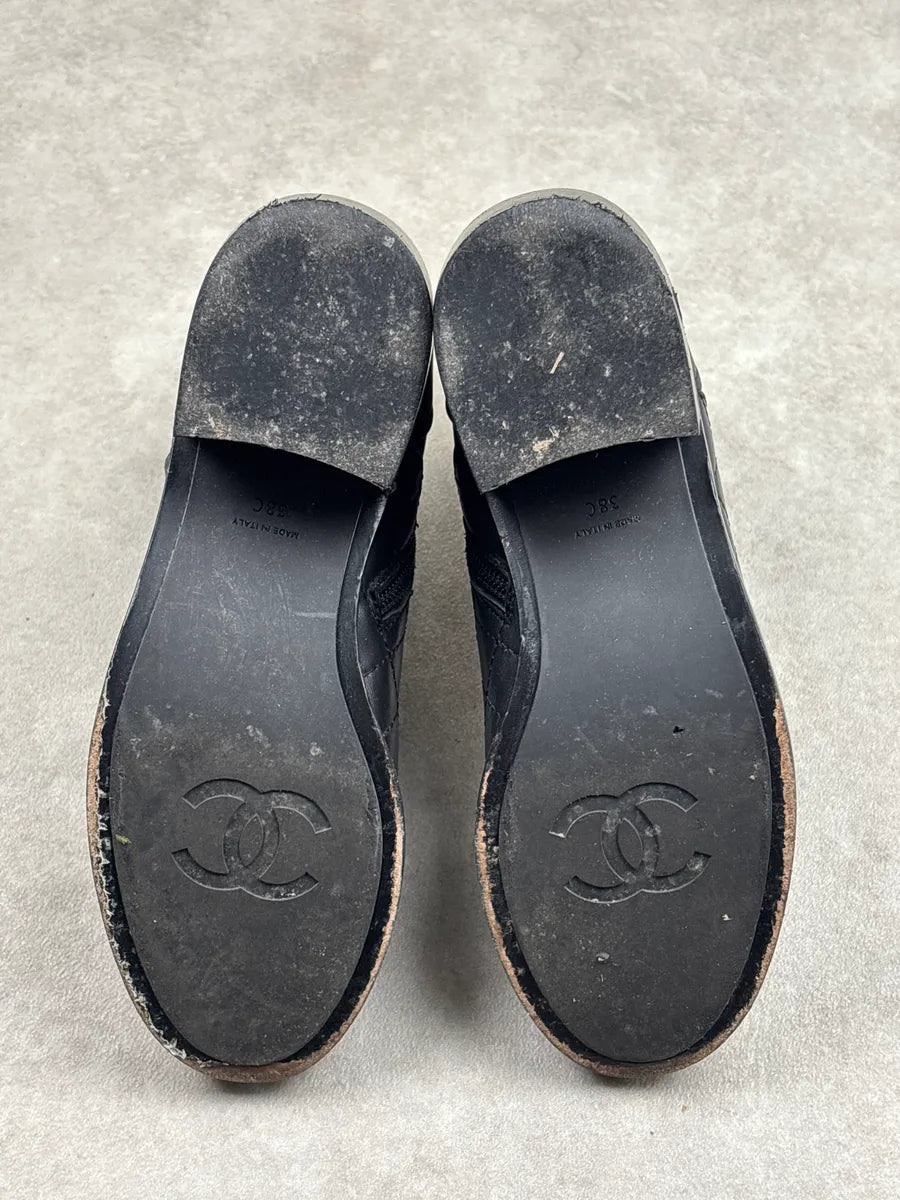2000s Chanel Black Leather Quilted Pearl-Button Boots BzeFOjLM 5