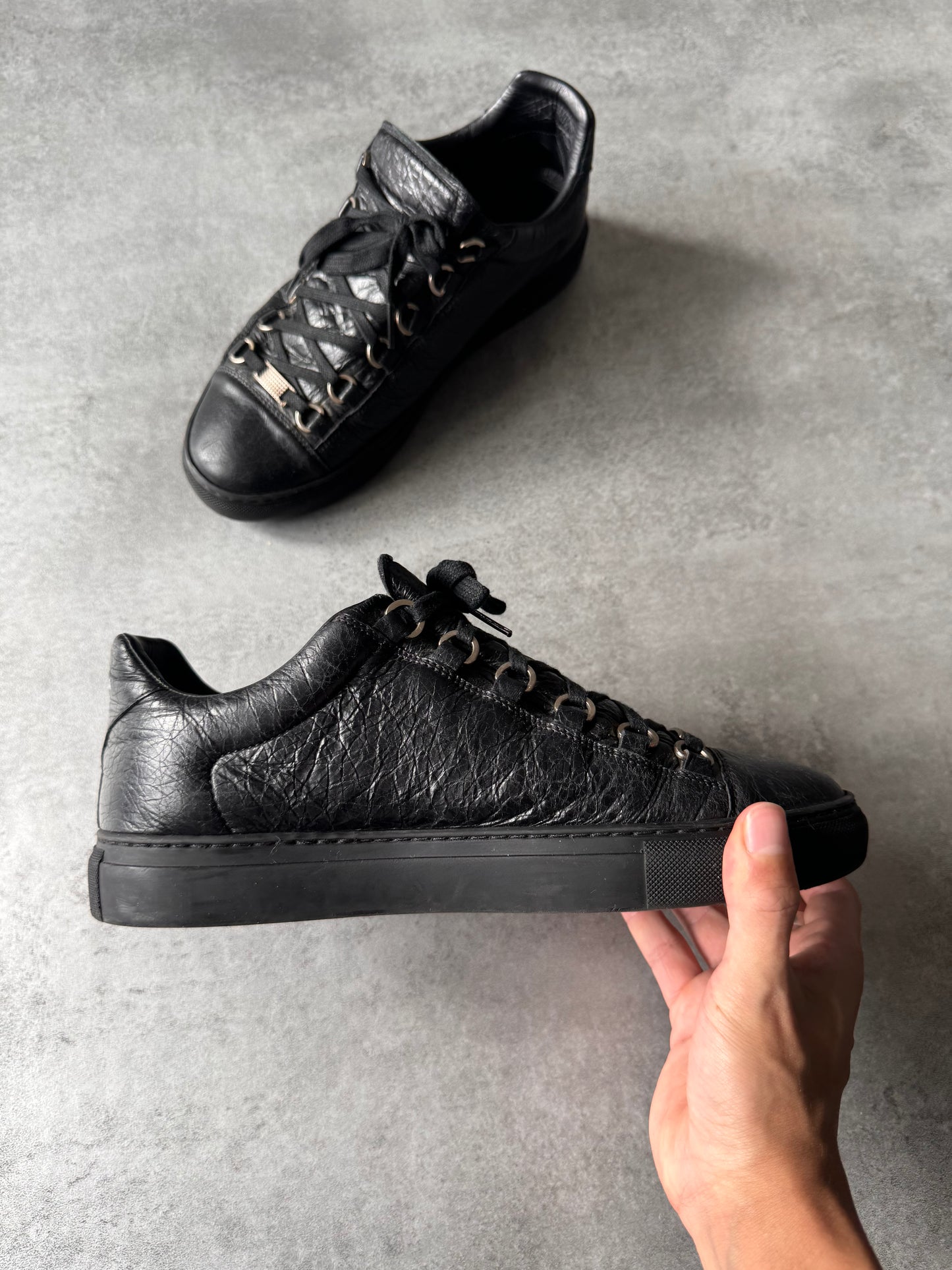 Balenciaga Arena Low Black Cracked Leather Sneakers (41eu/us8)