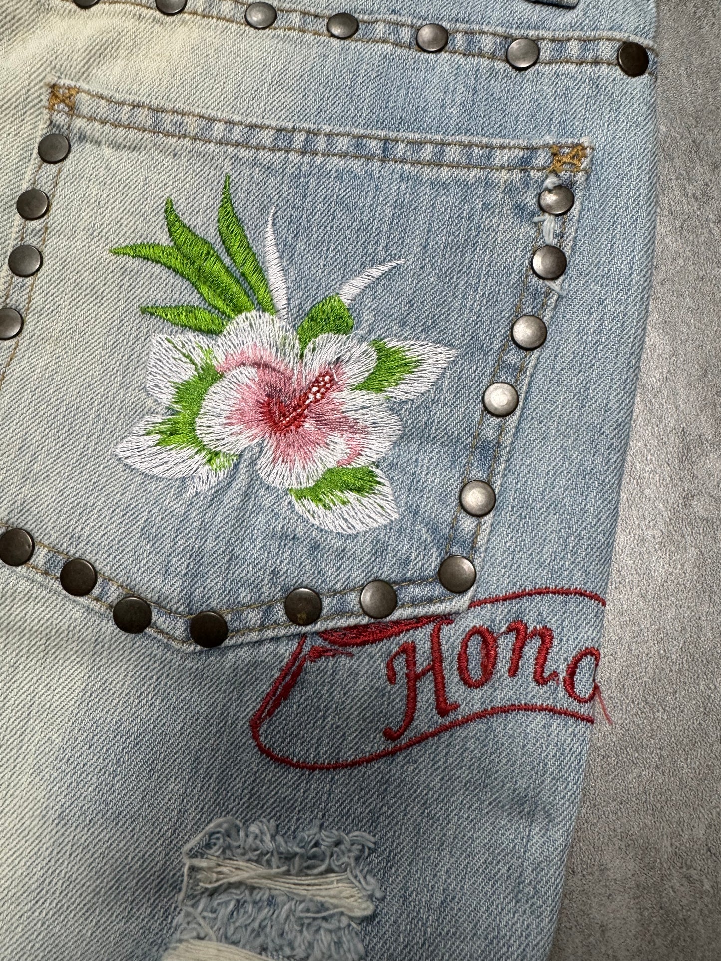 SS2006 Dolce & Gabbana Haiwai Honolulu Embroideries Distressed Denim Jeans (M/L)