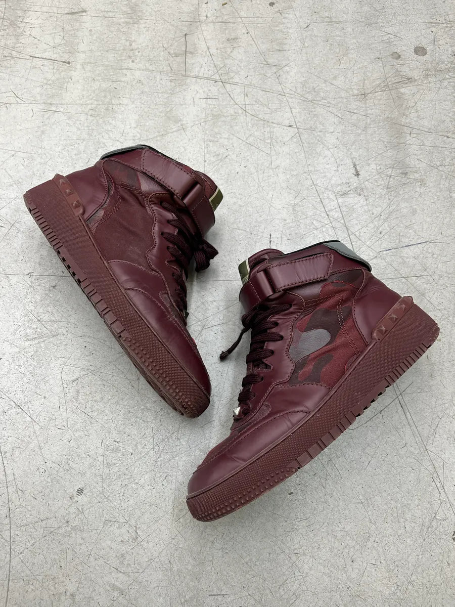 Valentino Camo Rockstud Burgundy High Leather Sneakers FPVYkCum 1