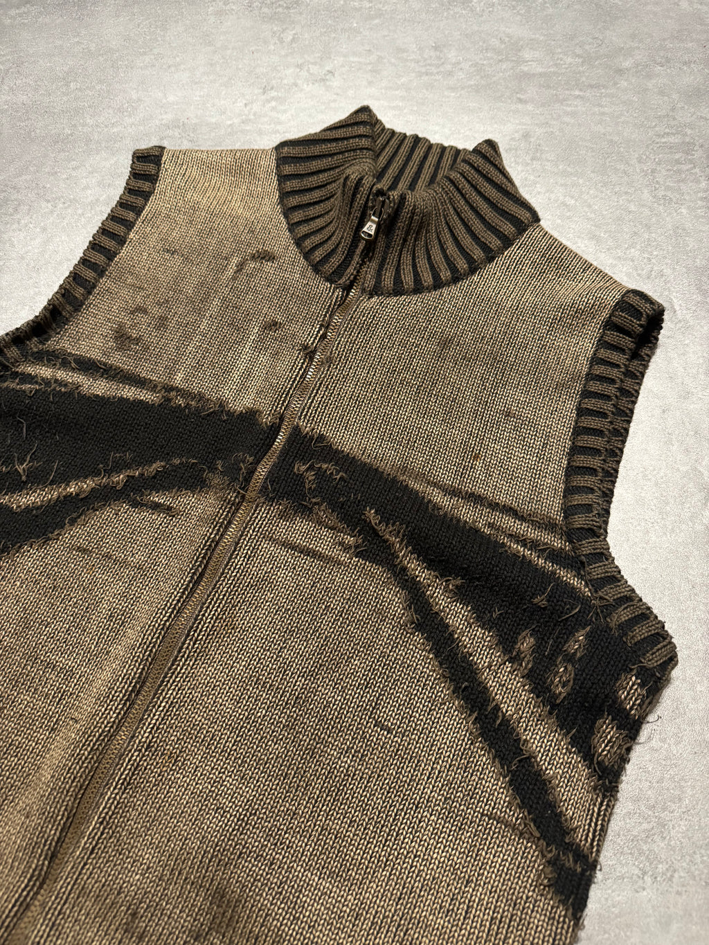 2000s Dolce & Gabbana Brown Horizon Sleeveless Zip-Up Sweater (S) - 7