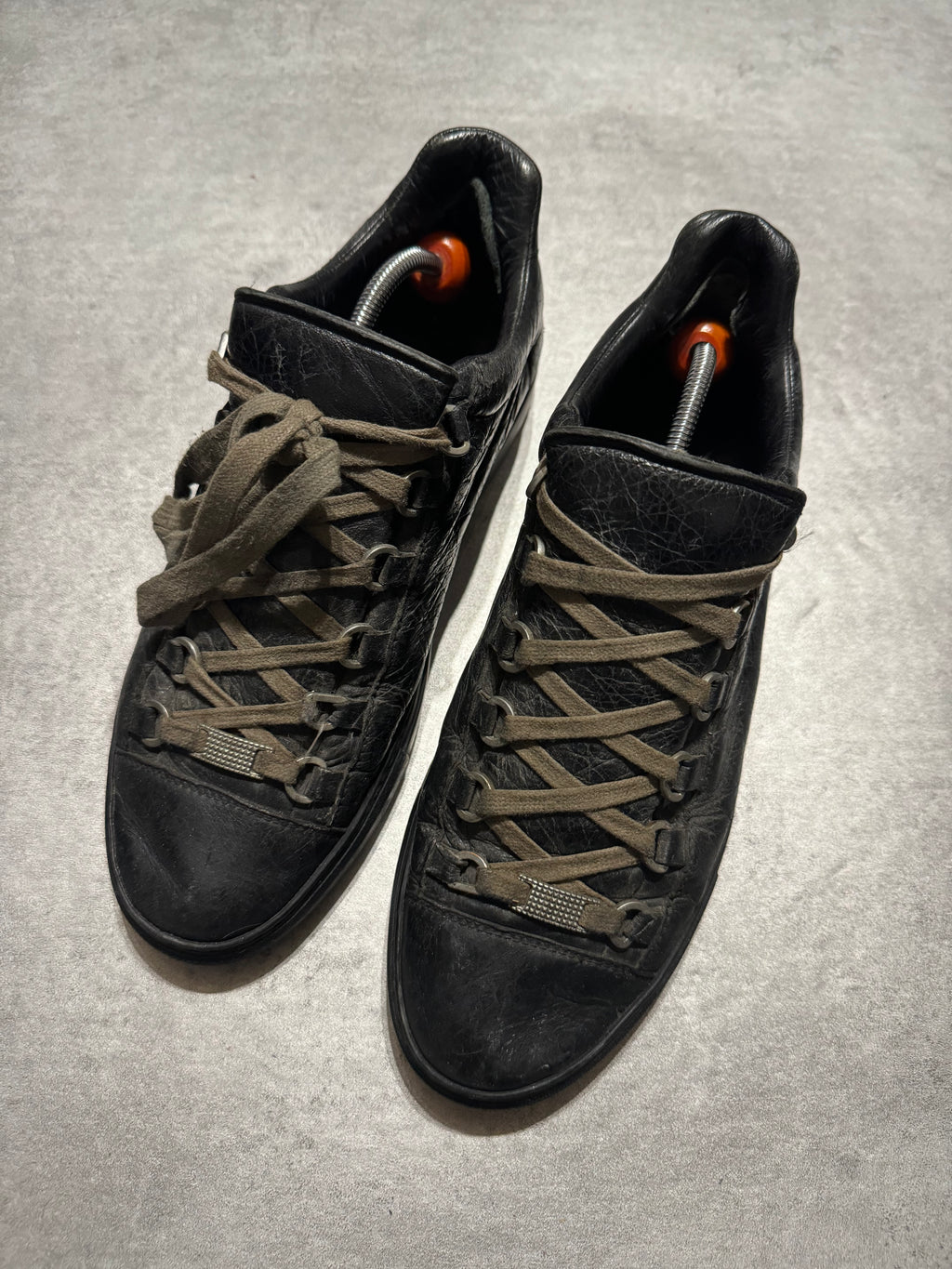 Balenciaga Arena Black Cracked Low Leather Sneakers (41) - 6
