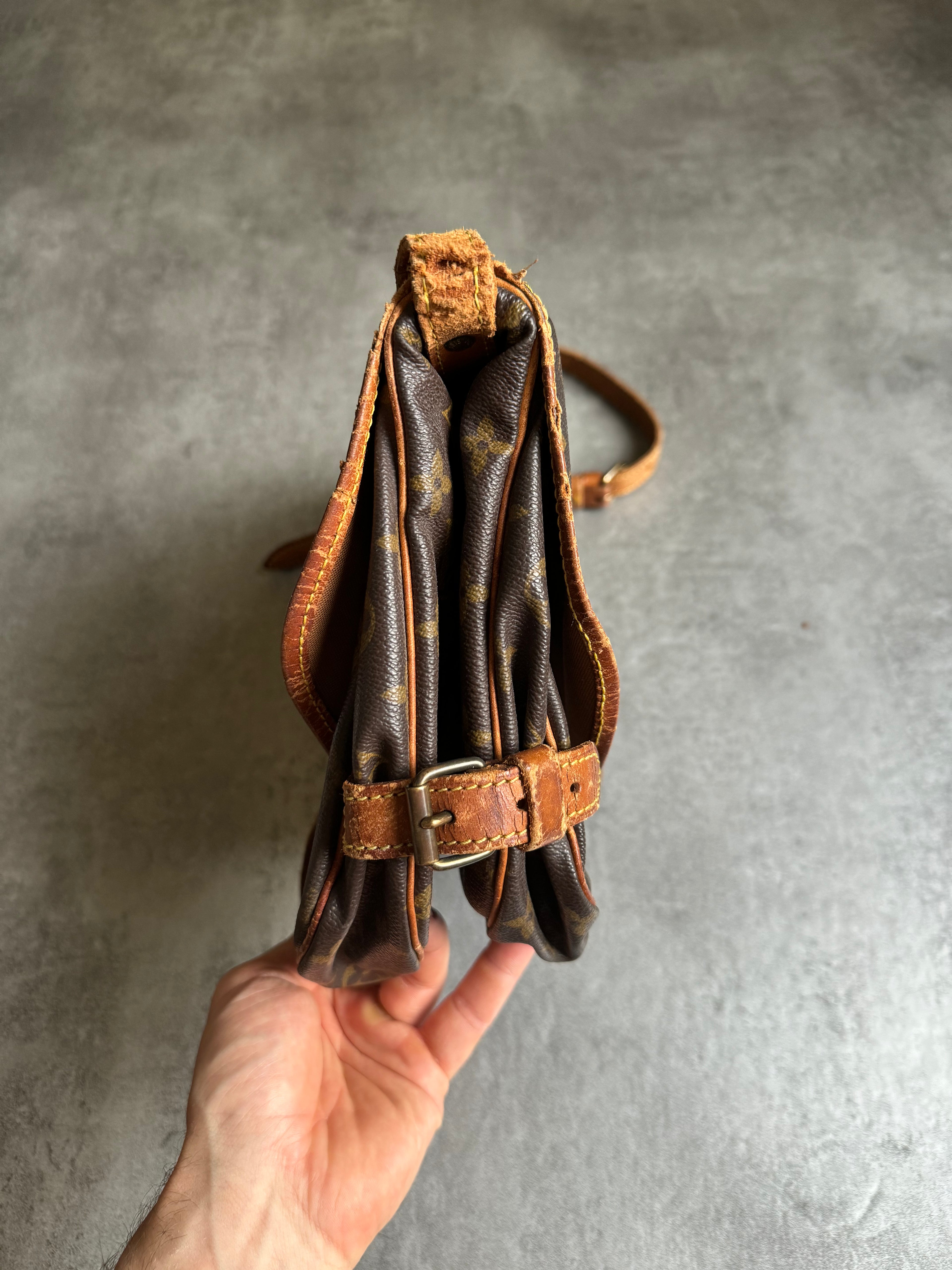 1980 Louis Vuitton Saumur 30 Shoulder Bag  (OS) - 7