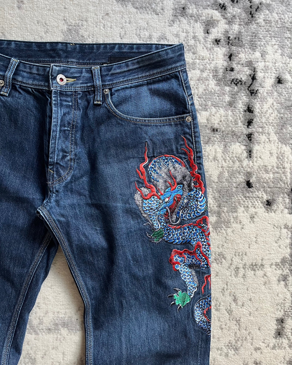 ラブモスキーノ ミスティックチャーム ドラゴン刺繍 ジーンズ (M)