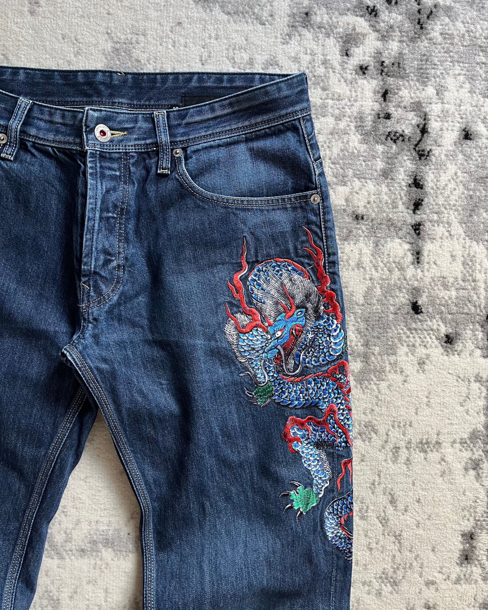 Love Charm Embroidery Jeans (M) Dolce Vita Hub