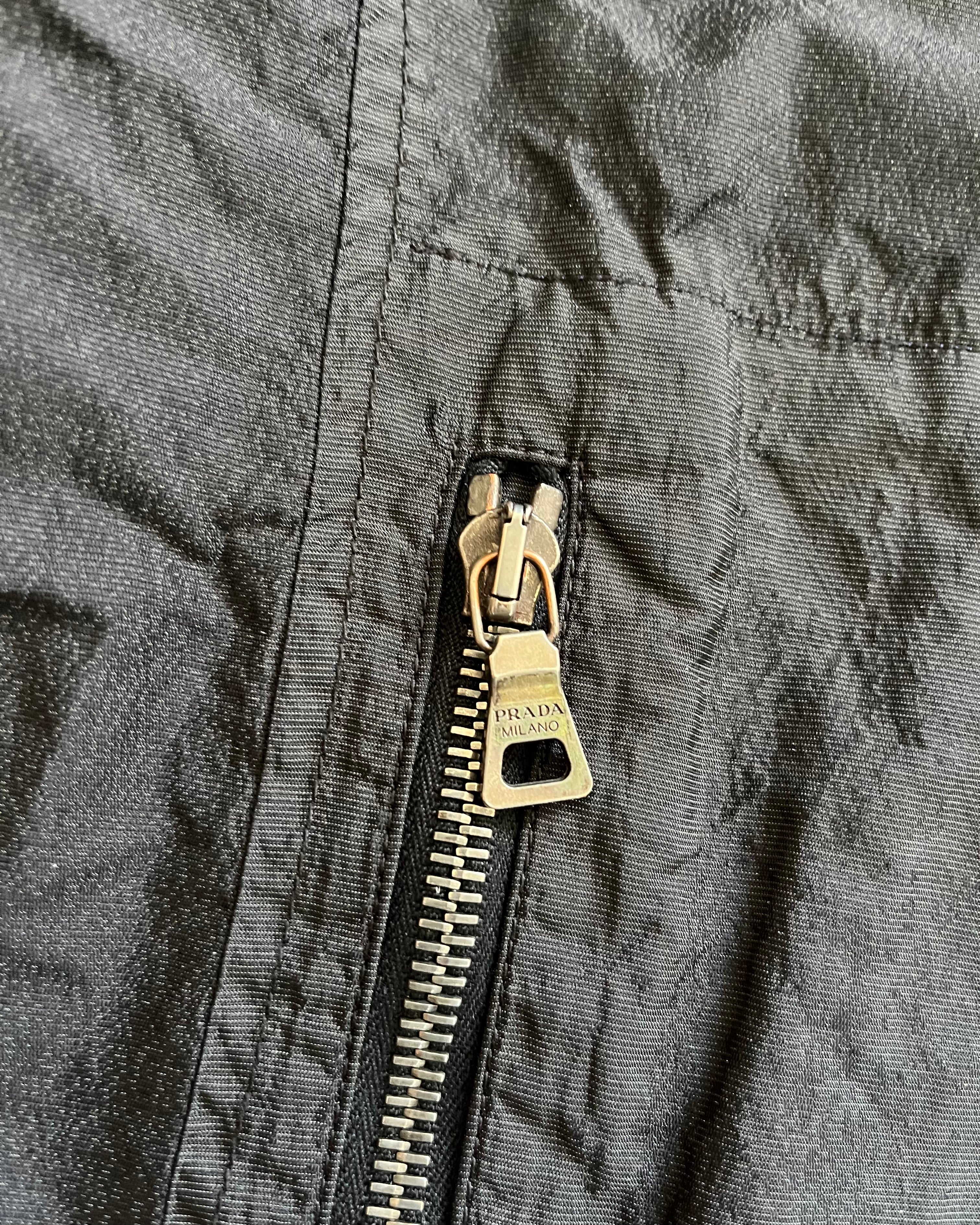 00s プラダ バイカー ナイロン シャドウ ブラック メタル ジャケット (M/L)