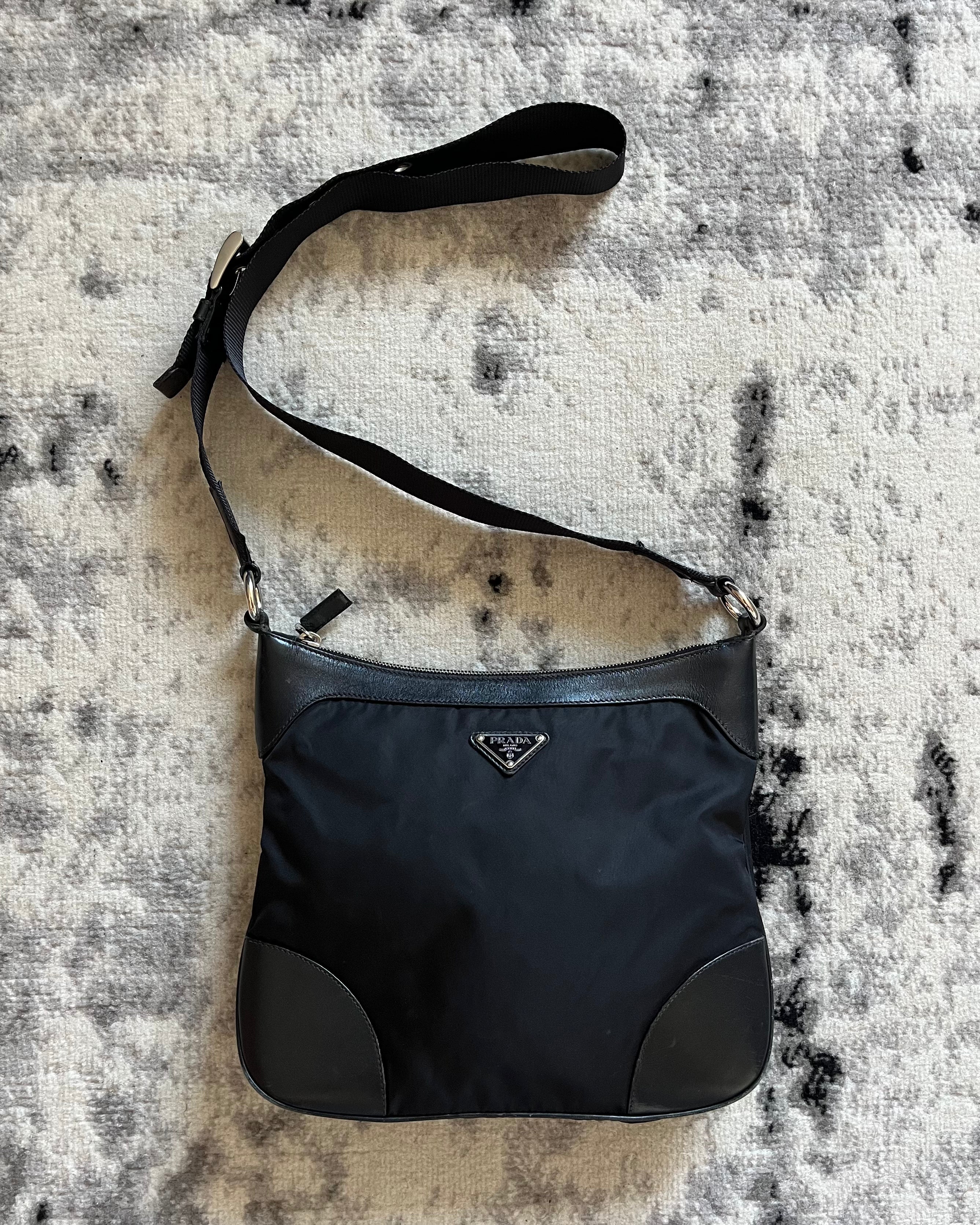 プラダ ブラック ナイロン ショルダー バッグ