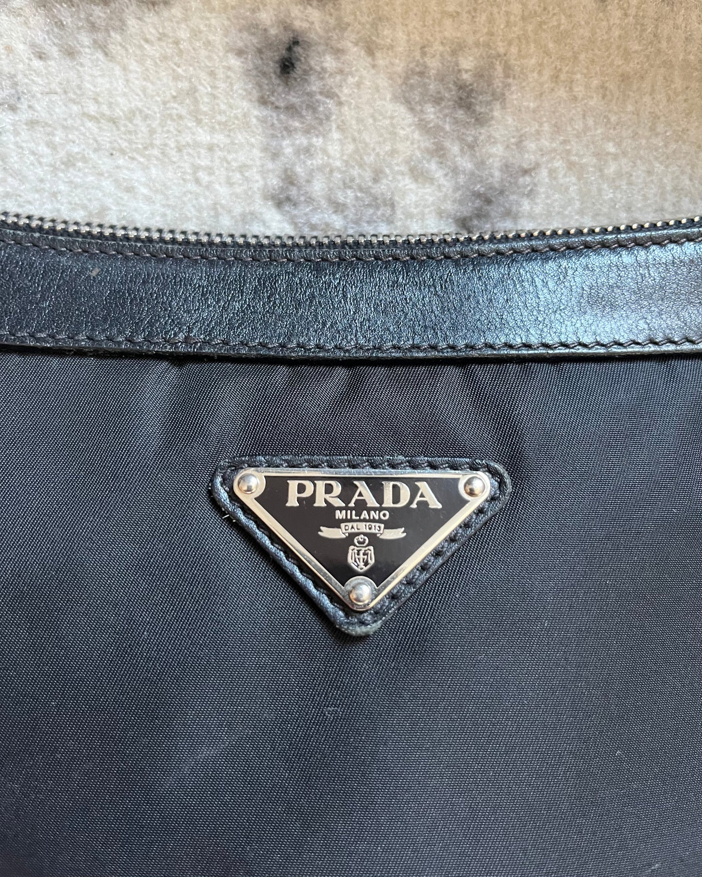 Prada 黑色尼龙单肩包