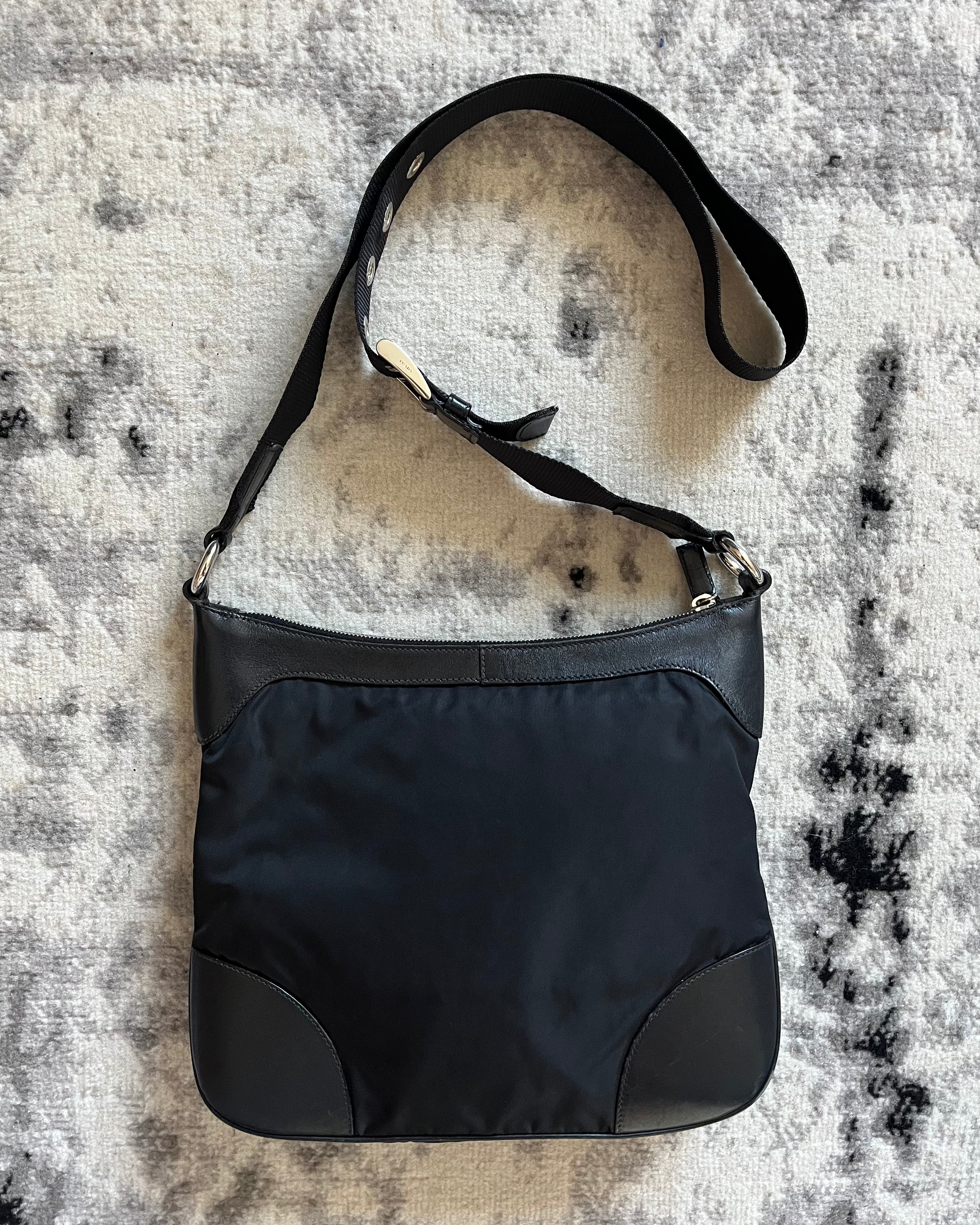 プラダ ブラック ナイロン ショルダー バッグ