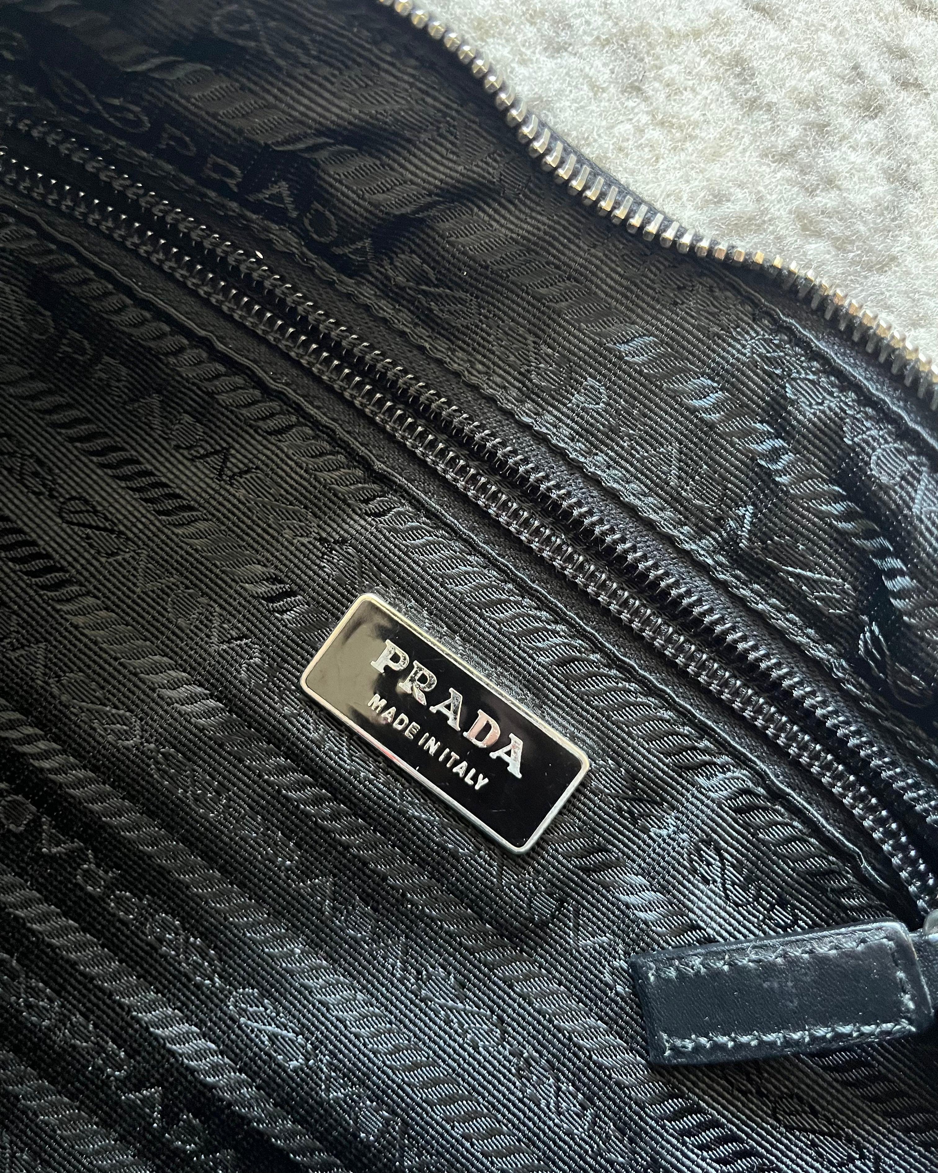 プラダ ブラック ナイロン ショルダー バッグ