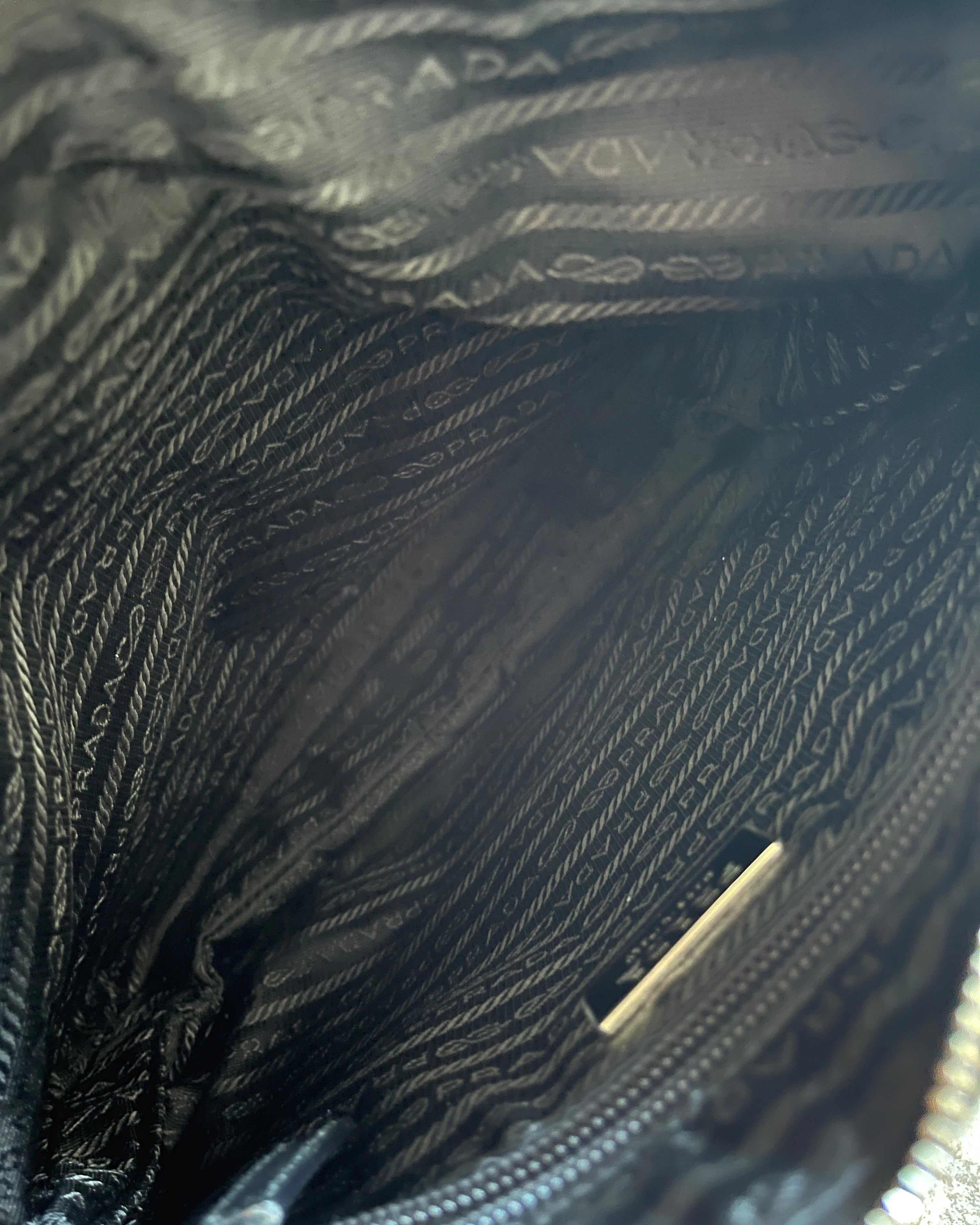 プラダ ブラック ナイロン ショルダー バッグ