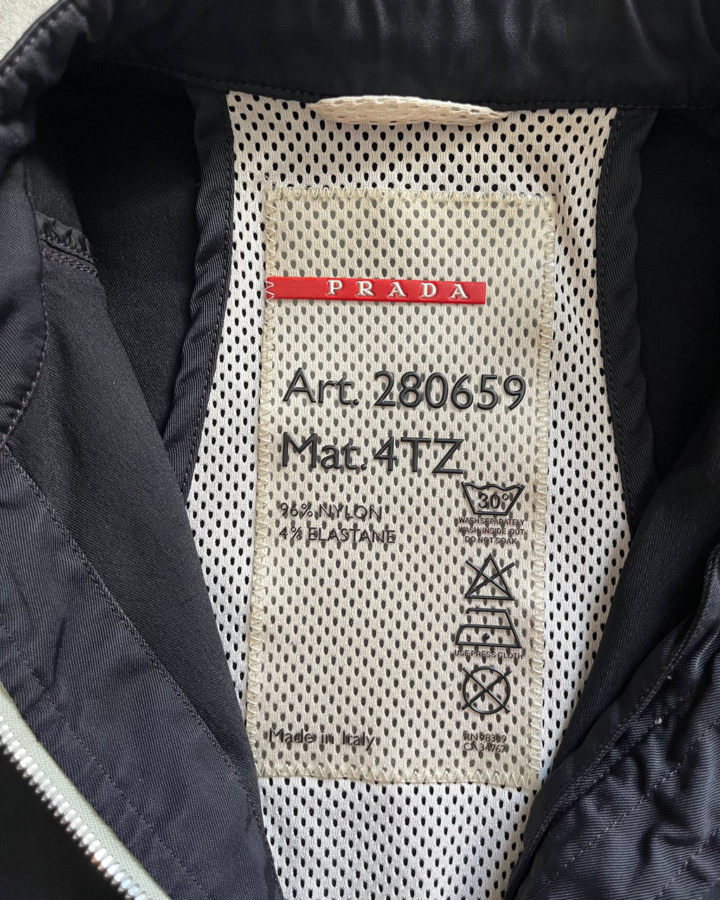 SS02 Prada 技术海军蓝光滑夹克 (XS/S)