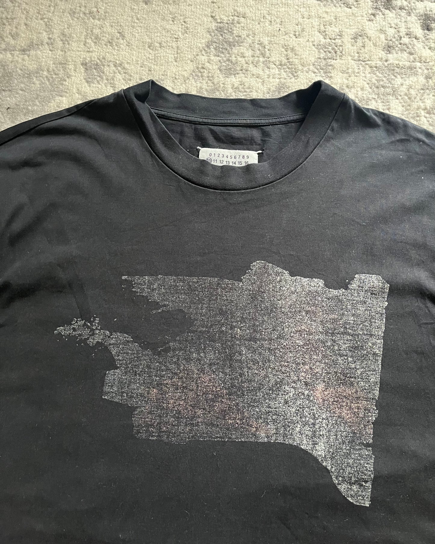 Maison Margiela 地图黑色 T 恤（L/XL）