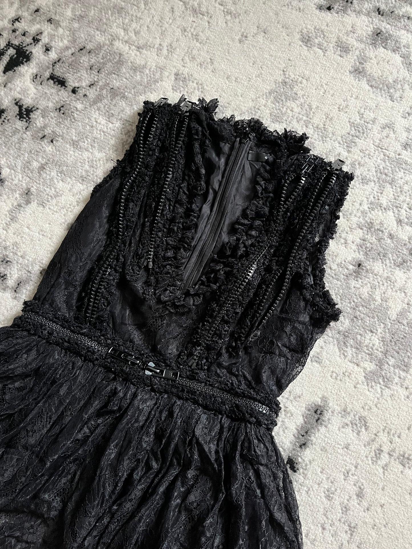 纪梵希 (Givenchy) 限量阴影蕾丝工装拉链连衣裙 by Riccardo Tisci