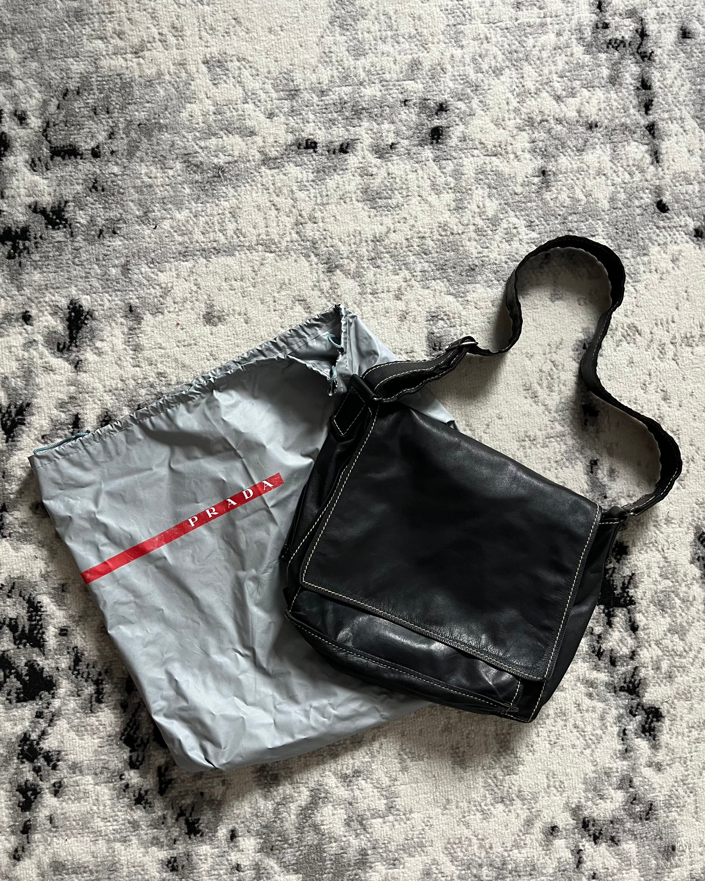 ミュウミュウ レザー ショルダーバッグ