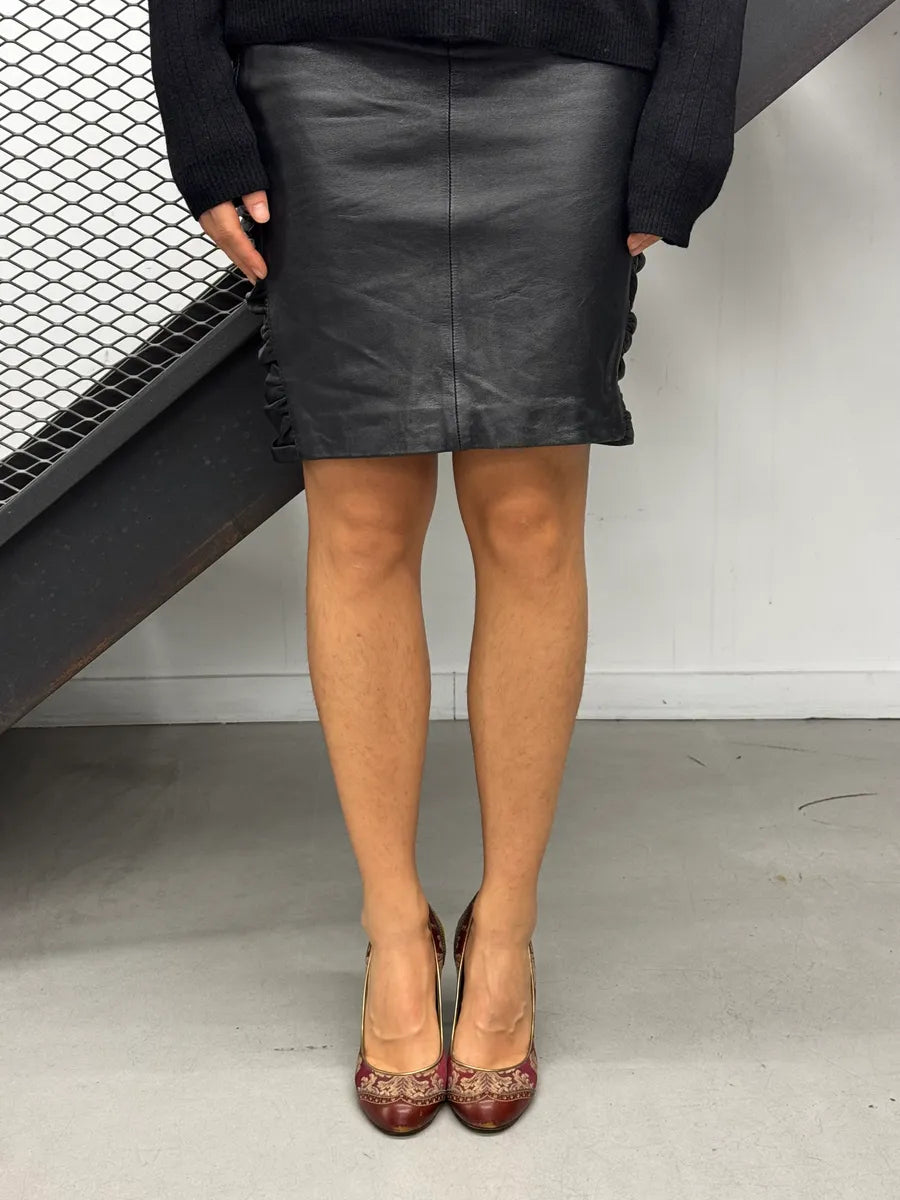 AW2003 Dolce & Gabbana Black Leather Ruffled Zip Skirt XJFETEJn 2