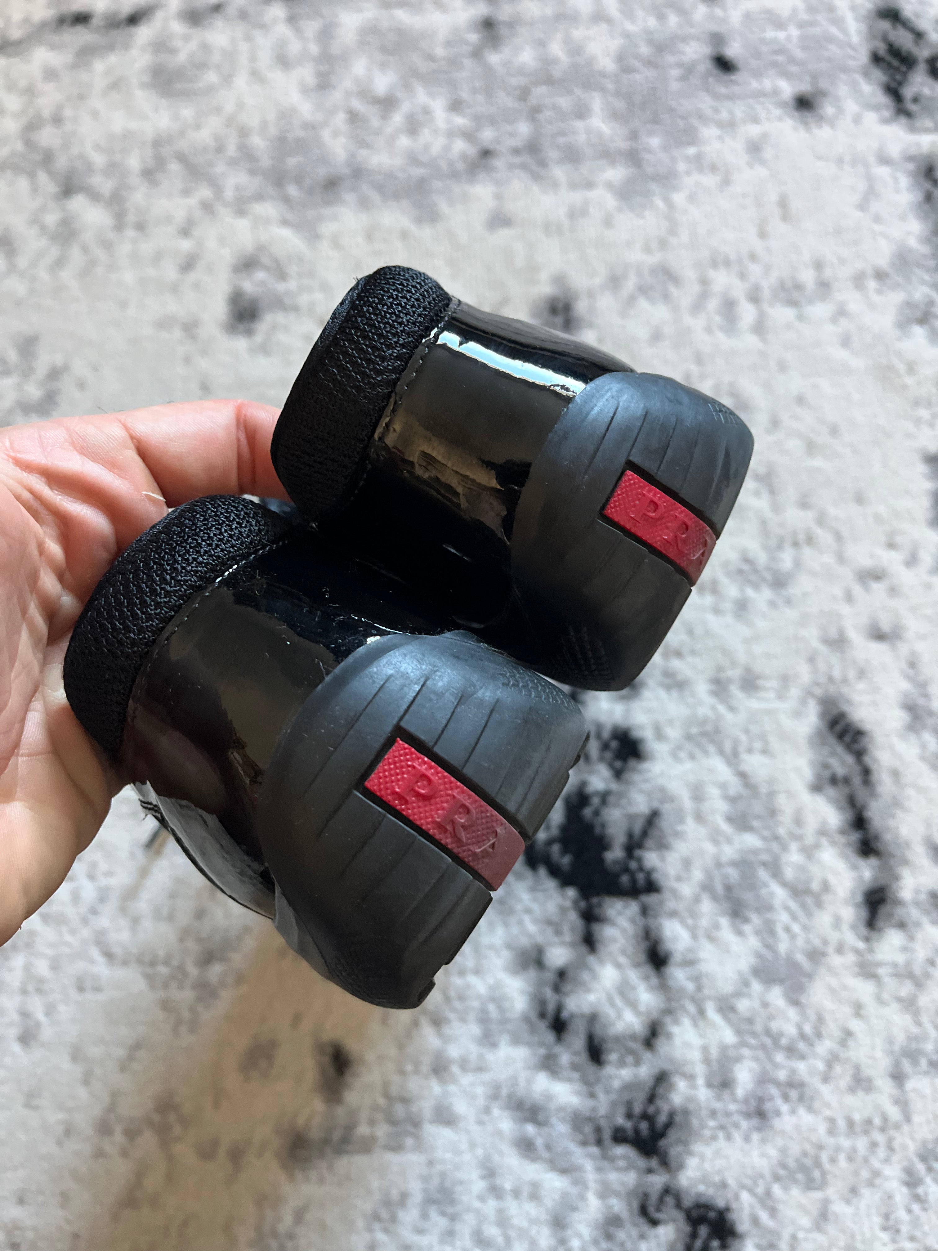 プラダ アメリカズ カップ ブラック サテン (40eu/us7)