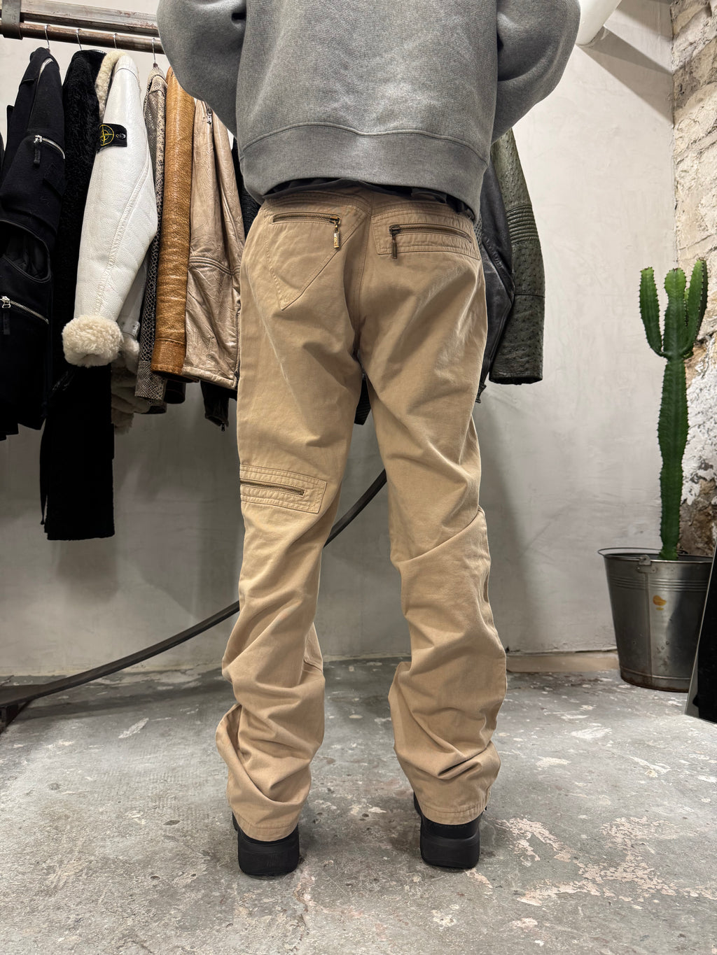 AW2004 Cavalli Geometrical Triangle Zipped Pockets Beige Pants