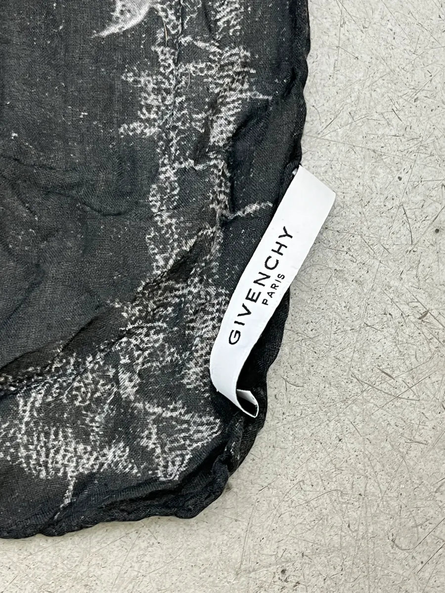 SS2016 Givenchy Black Signature Christ Star Scarf by Riccardo Tisci WCuYgHpc 5