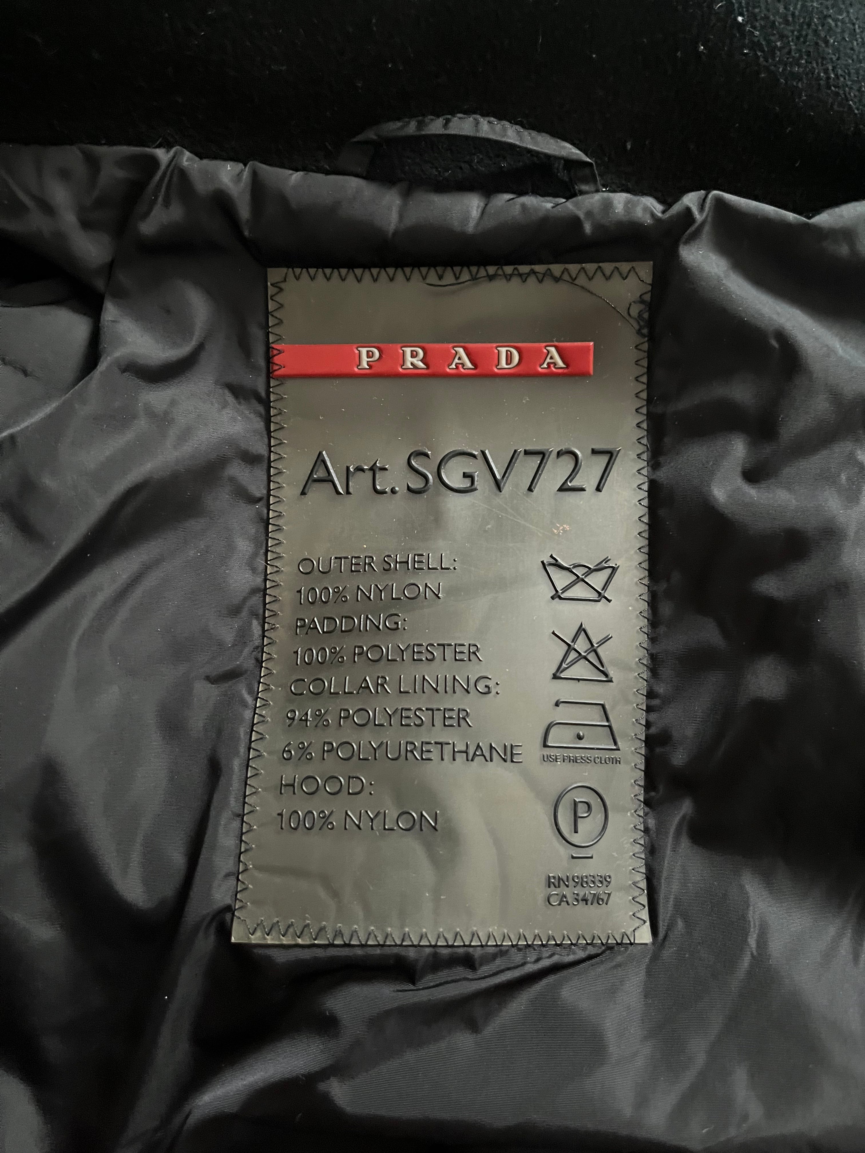 プラダ ブラック ウィンター ナイロン ジャケット (L)