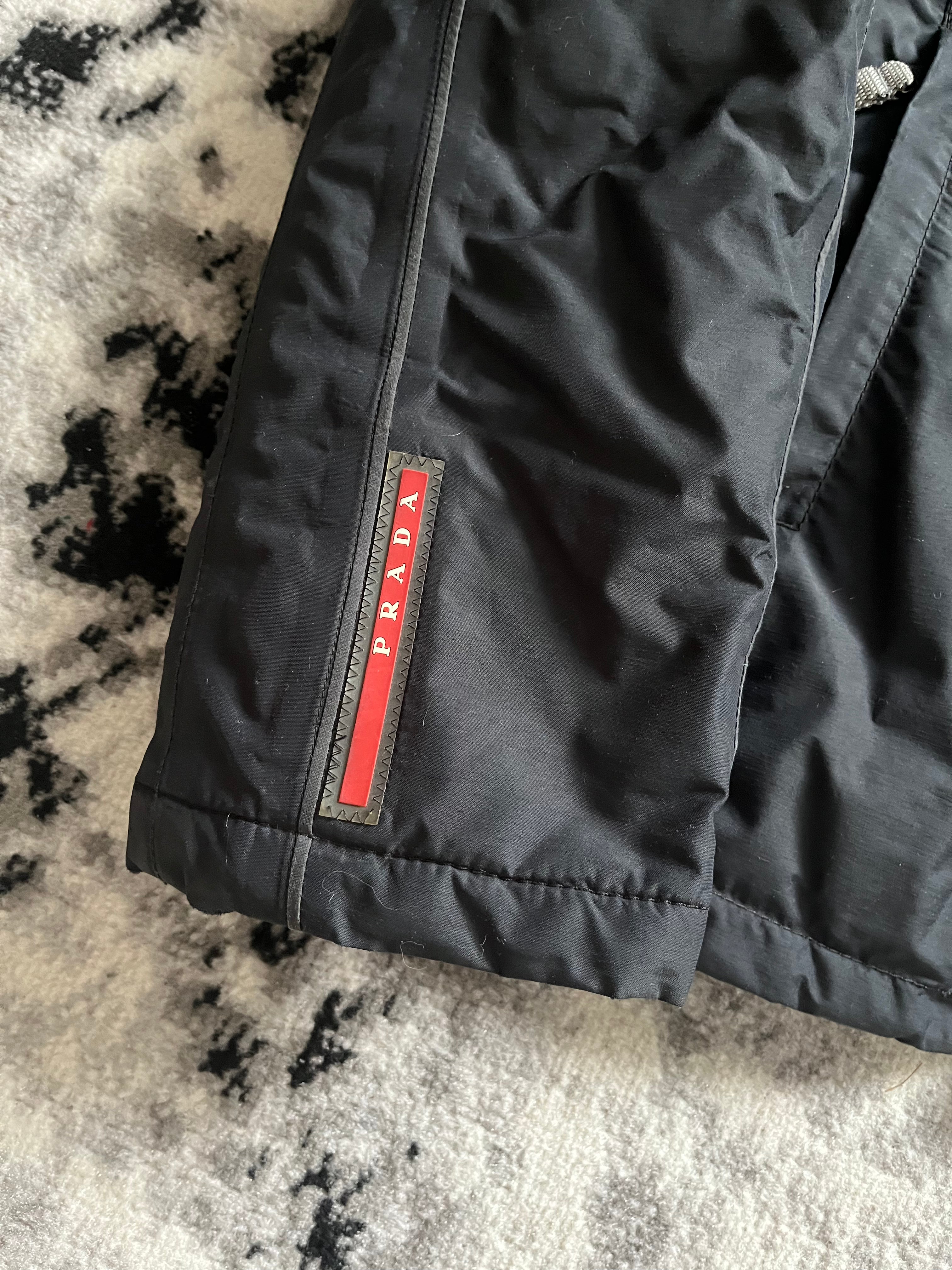 プラダ ブラック ウィンター ナイロン ジャケット (L)